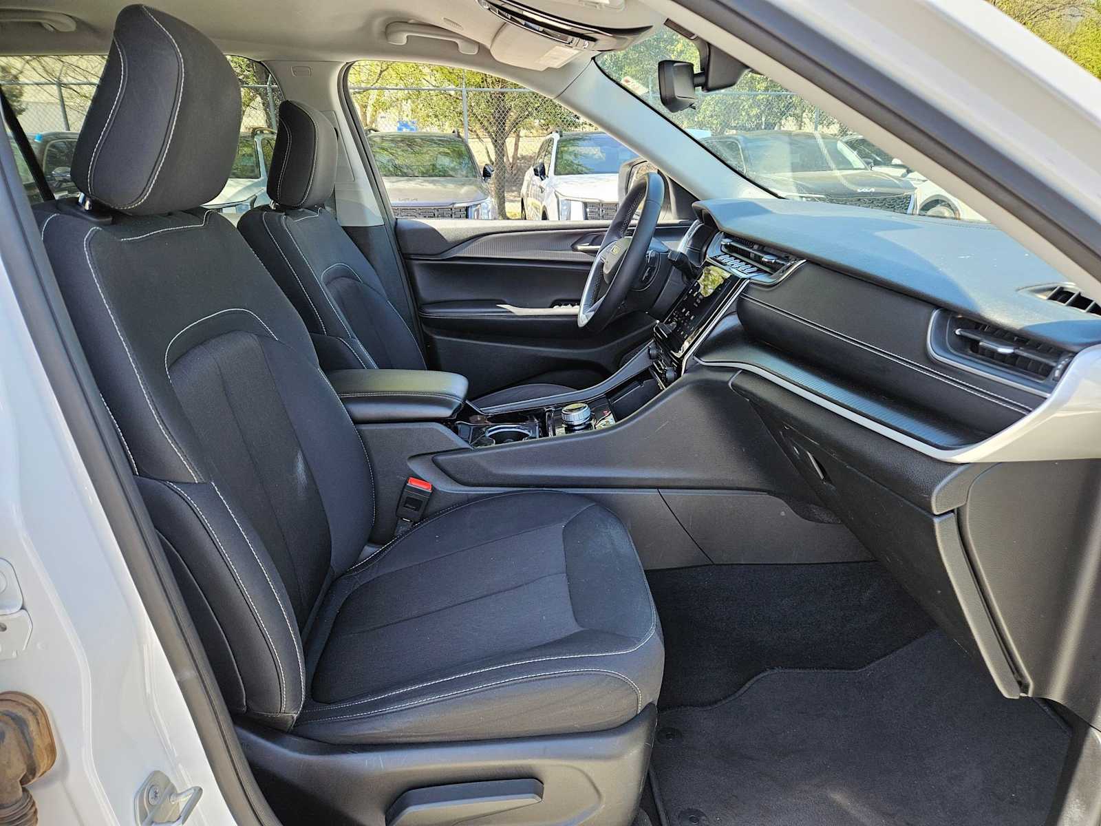 Thumbnail: 2023 Jeep Grand Cherokee L - 21