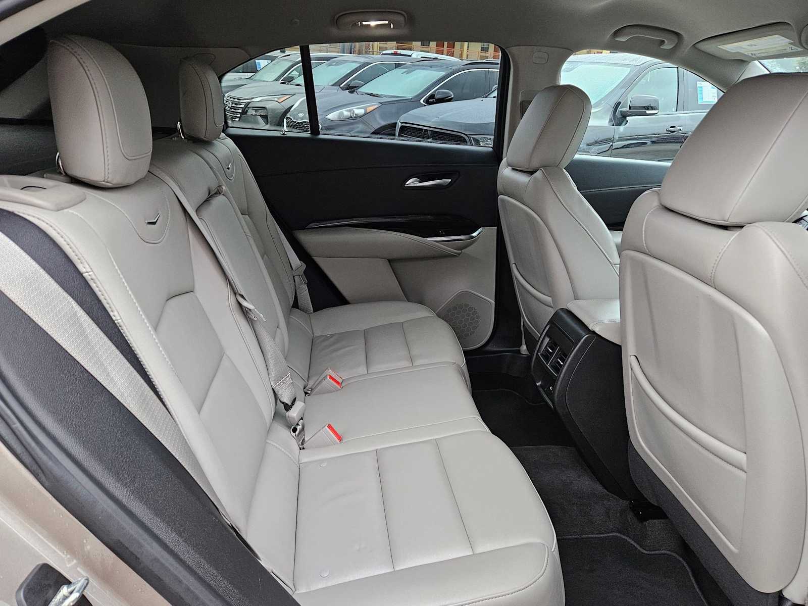 Thumbnail: 2023 Cadillac XT4 - 21