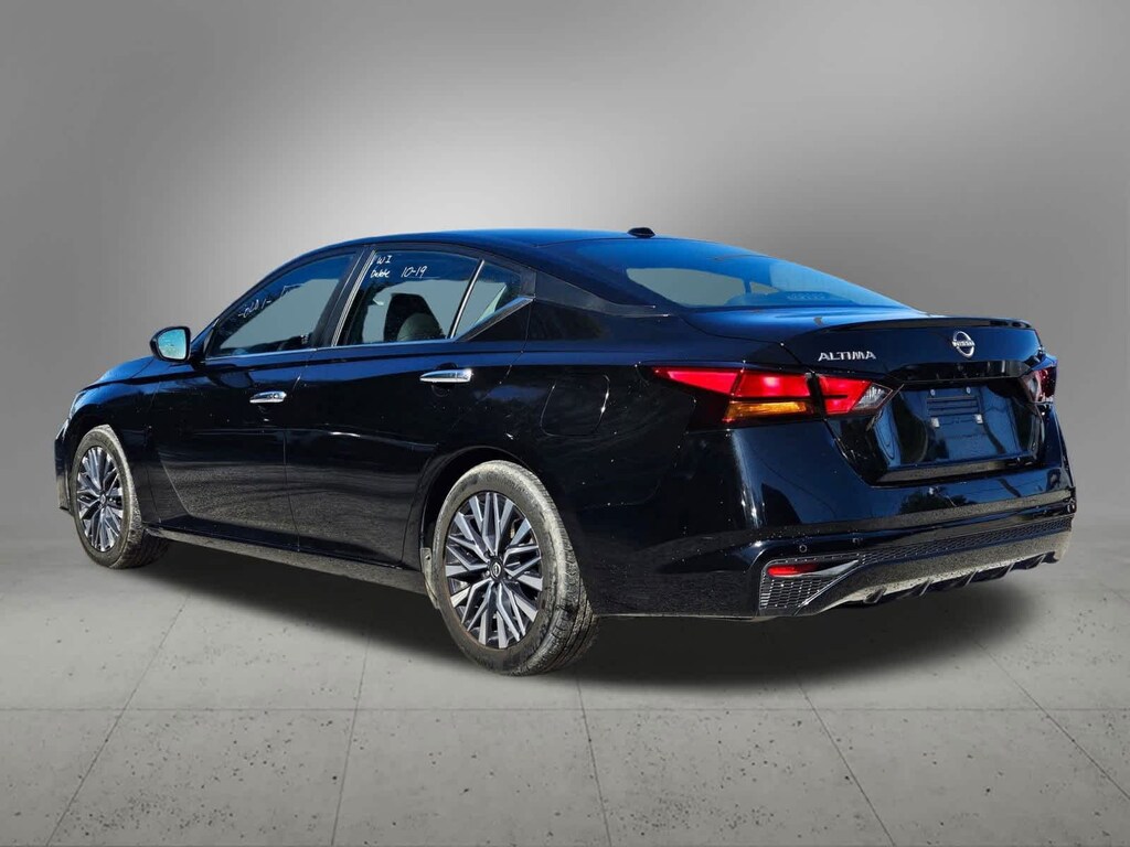 Used 2023 Nissan Altima 2.5 SV Sedan