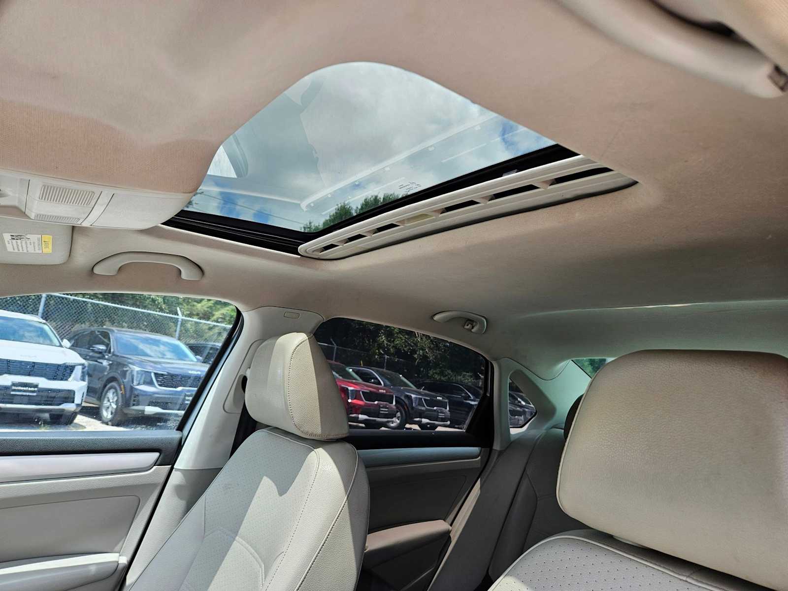 Thumbnail: 2013 Volkswagen Passat - 16