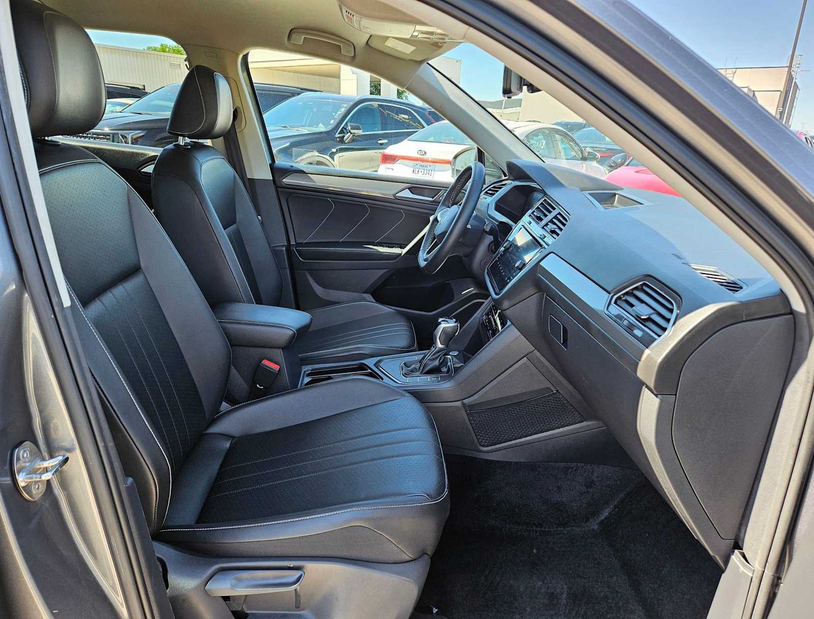 Thumbnail: 2022 Volkswagen Tiguan - 20