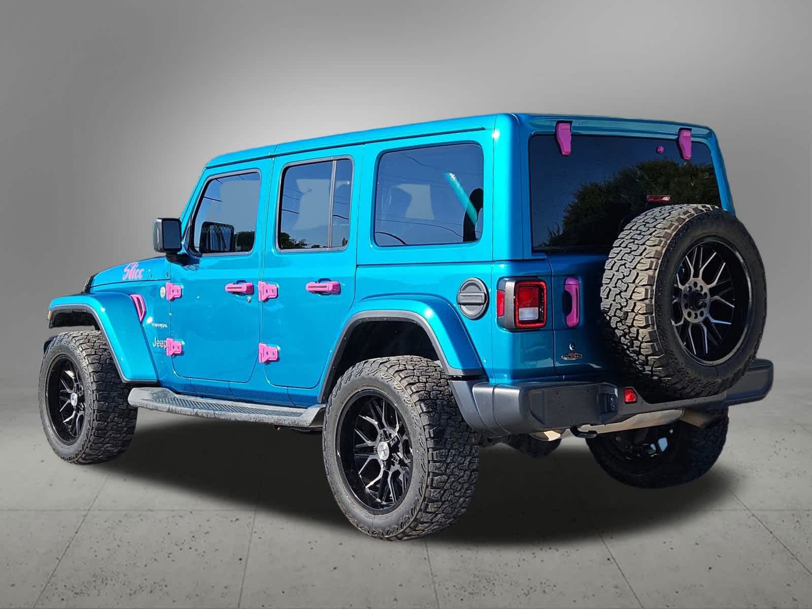 2020 Jeep Wrangler Unlimited Sahara photo 2