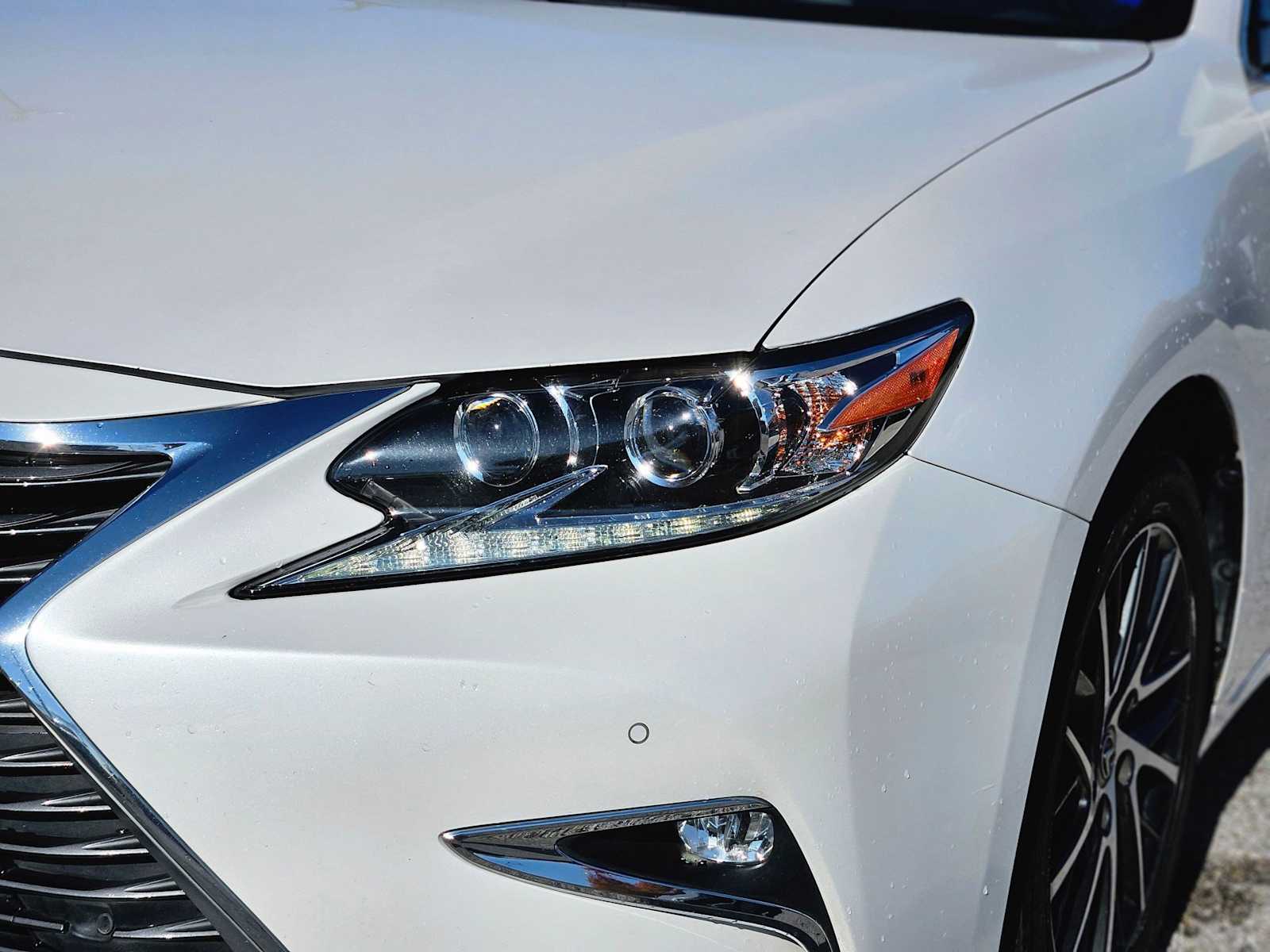 Thumbnail: 2018 Lexus ES - 11