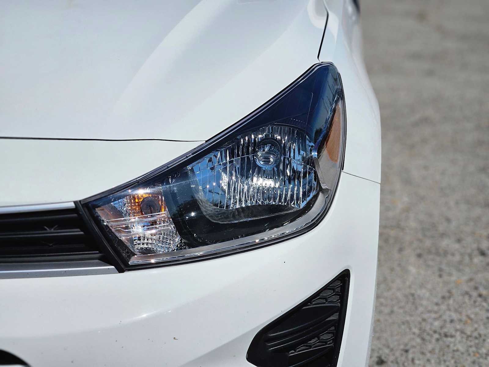 Thumbnail: 2023 Kia Rio - 10