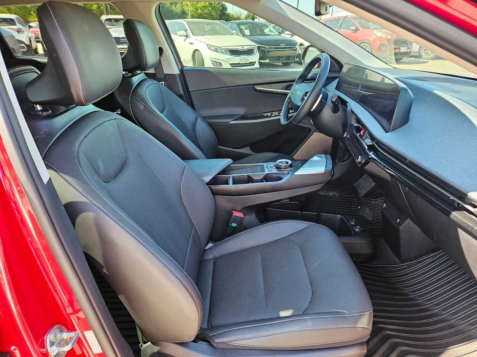 Thumbnail: 2023 Kia EV6 - 34