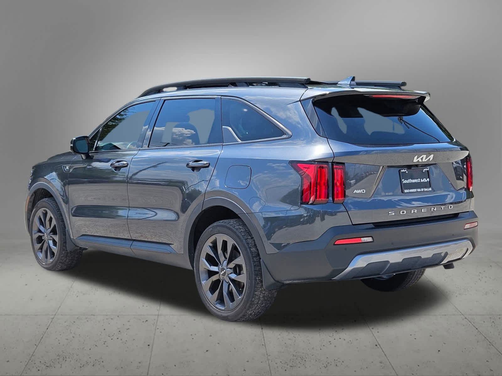 Thumbnail: 2022 Kia Sorento - 4