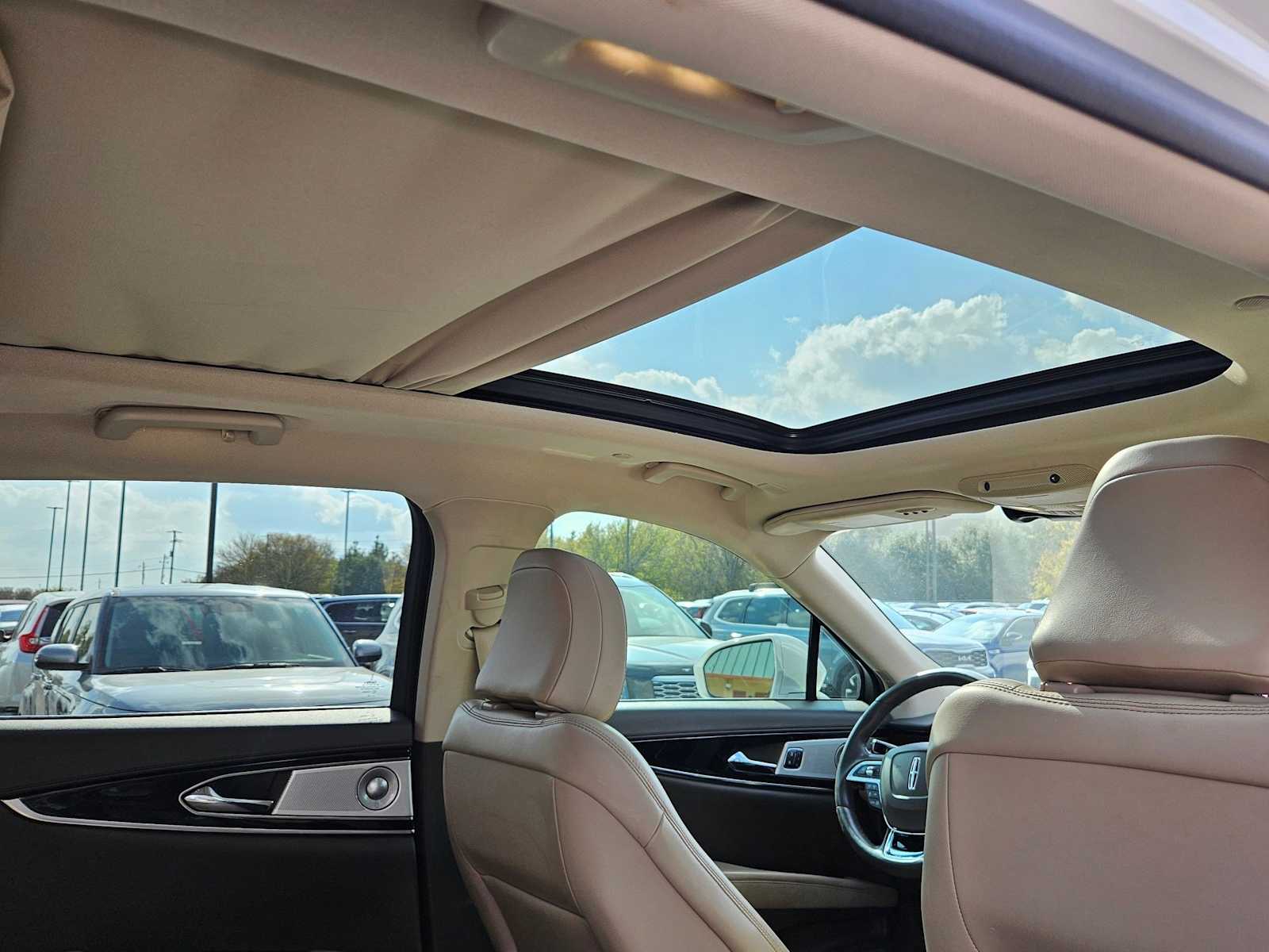 Thumbnail: 2022 Lincoln Nautilus - 22