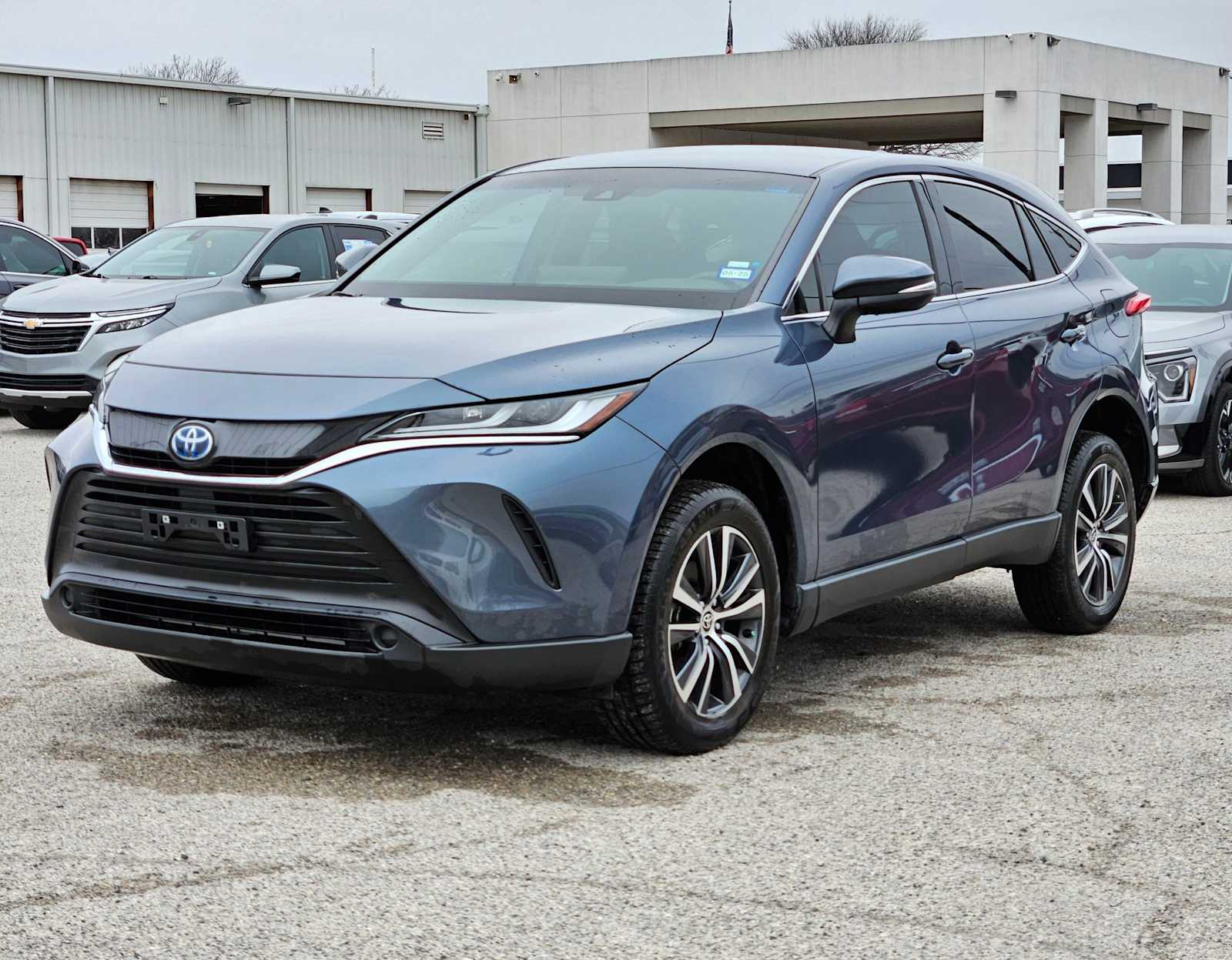 Thumbnail: 2023 Toyota Venza - 10