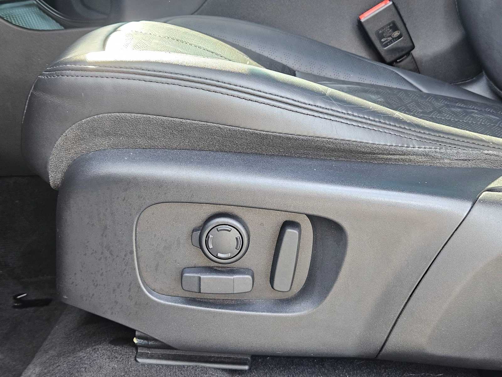 Thumbnail: 2020 Land Rover Range Rover Evoque - 19