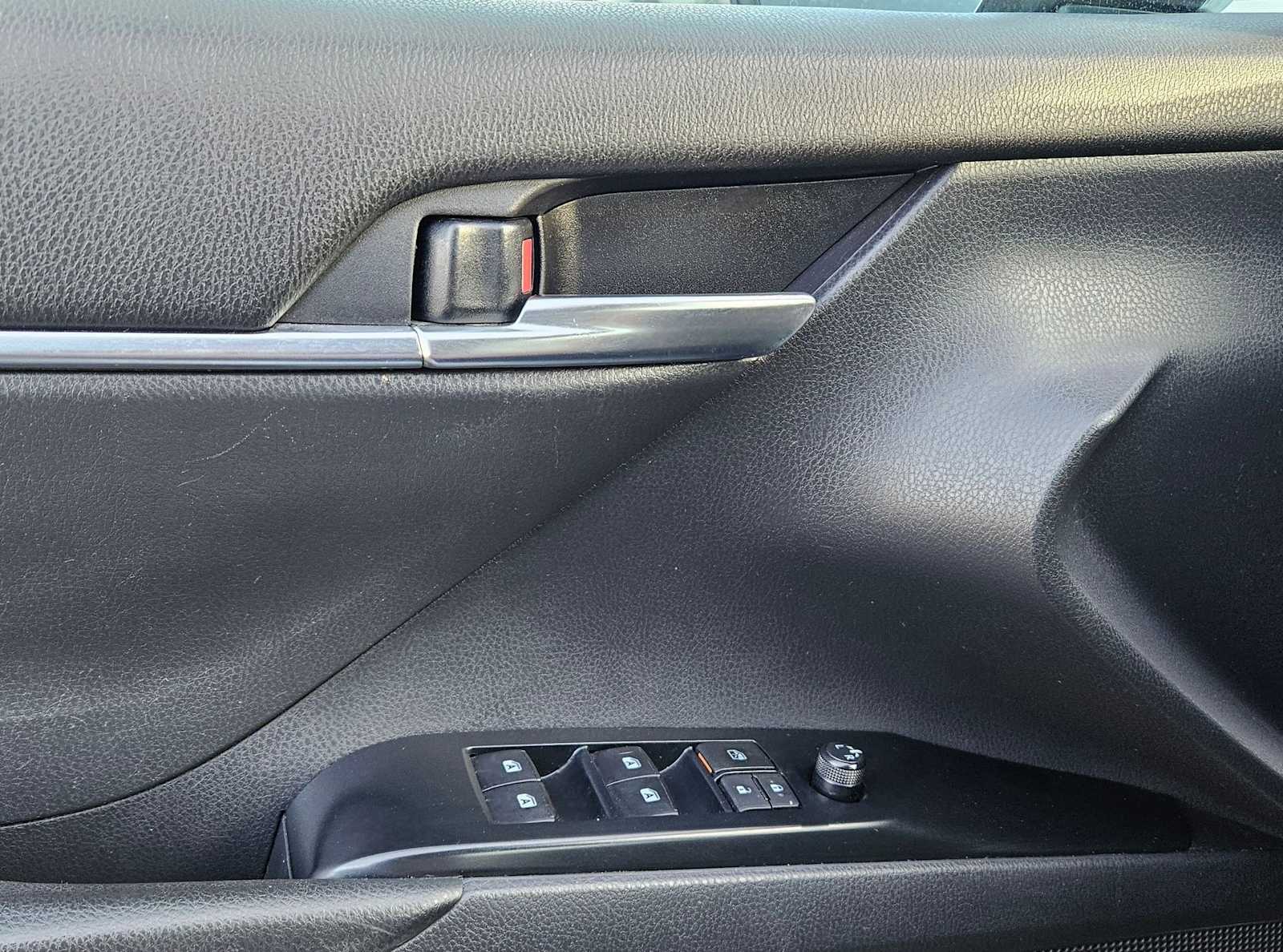 Thumbnail: 2019 Toyota Camry - 17