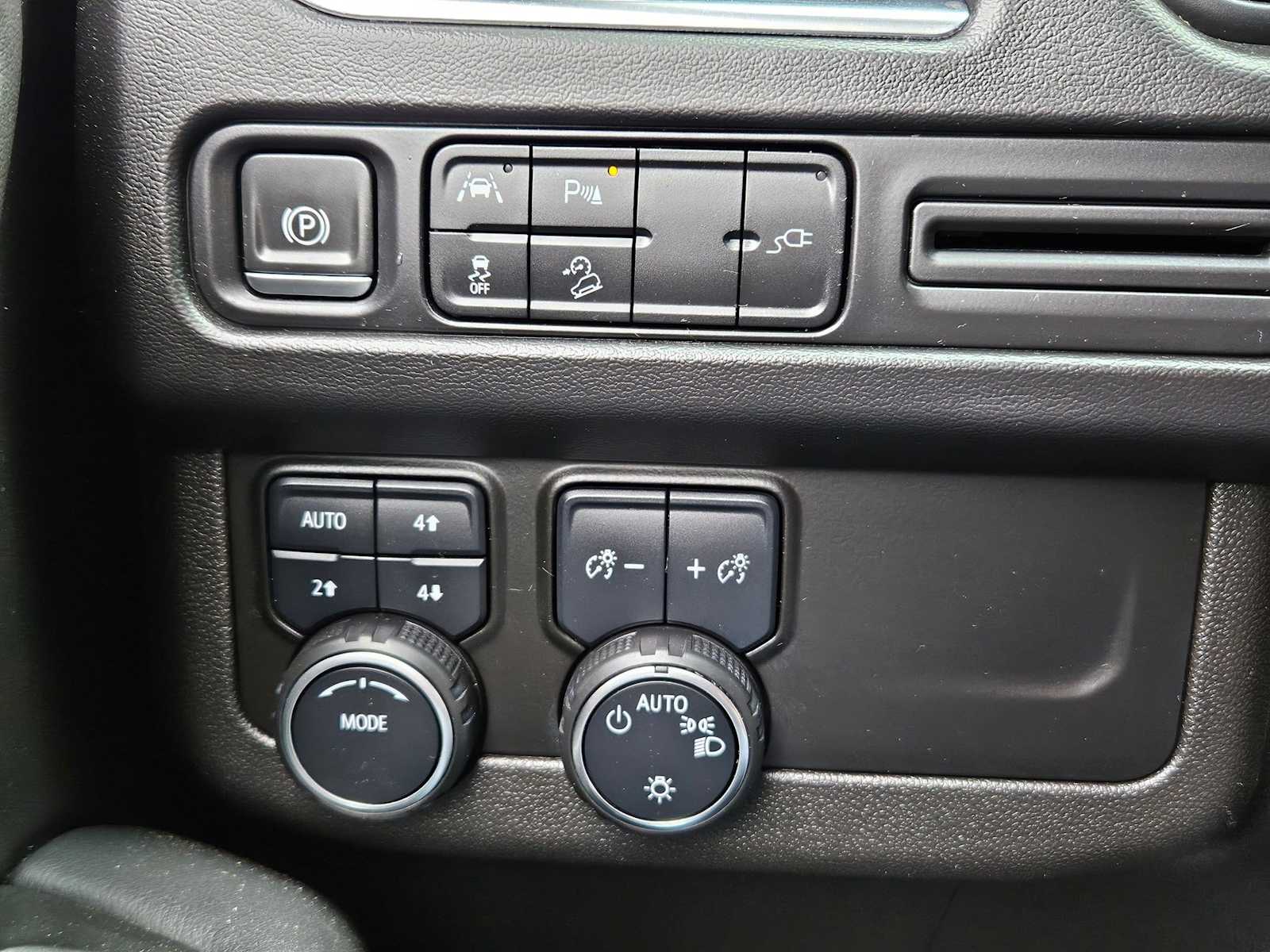 Thumbnail: 2022 Chevrolet Tahoe - 31