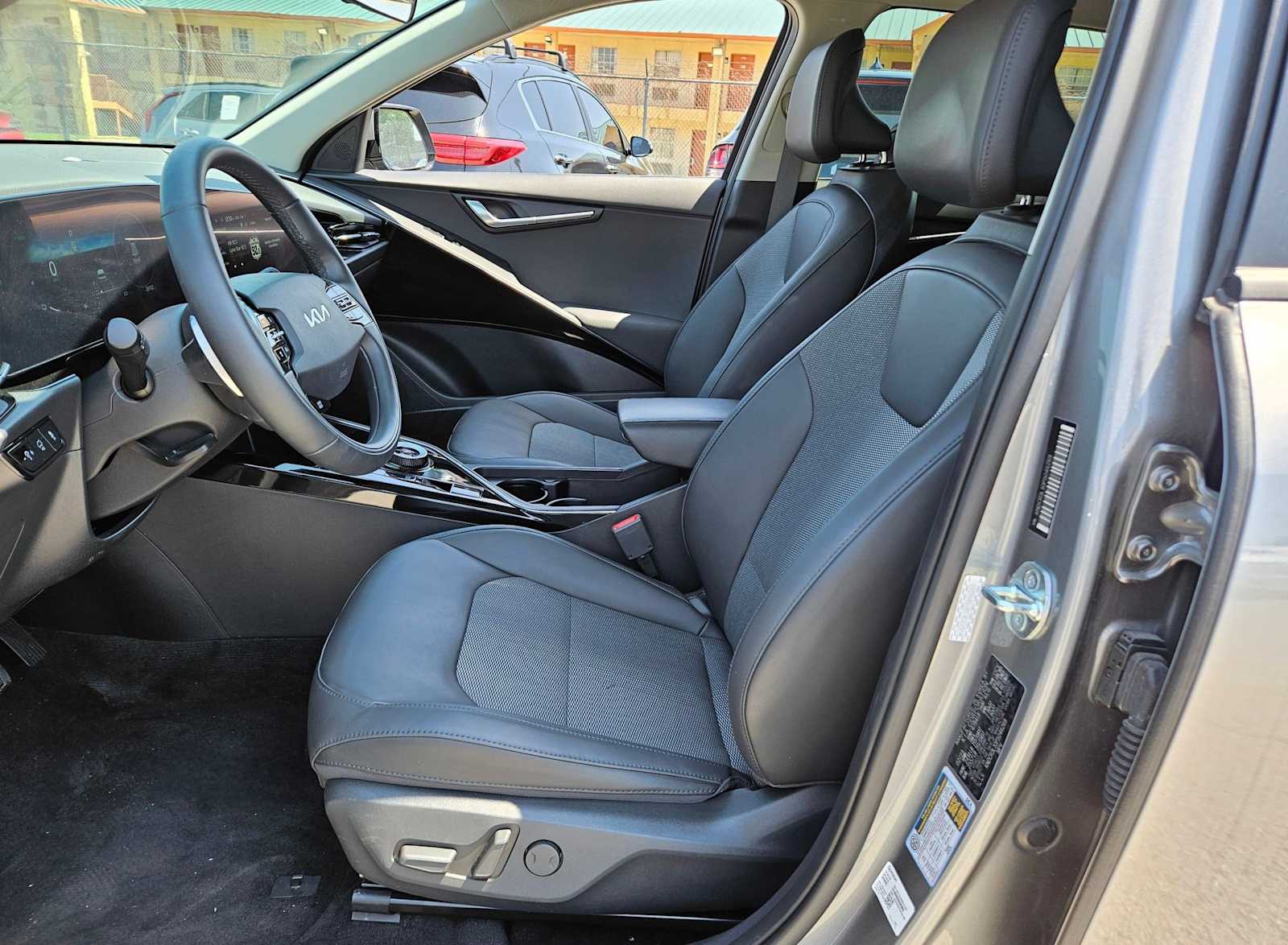Thumbnail: 2023 Kia Niro - 14