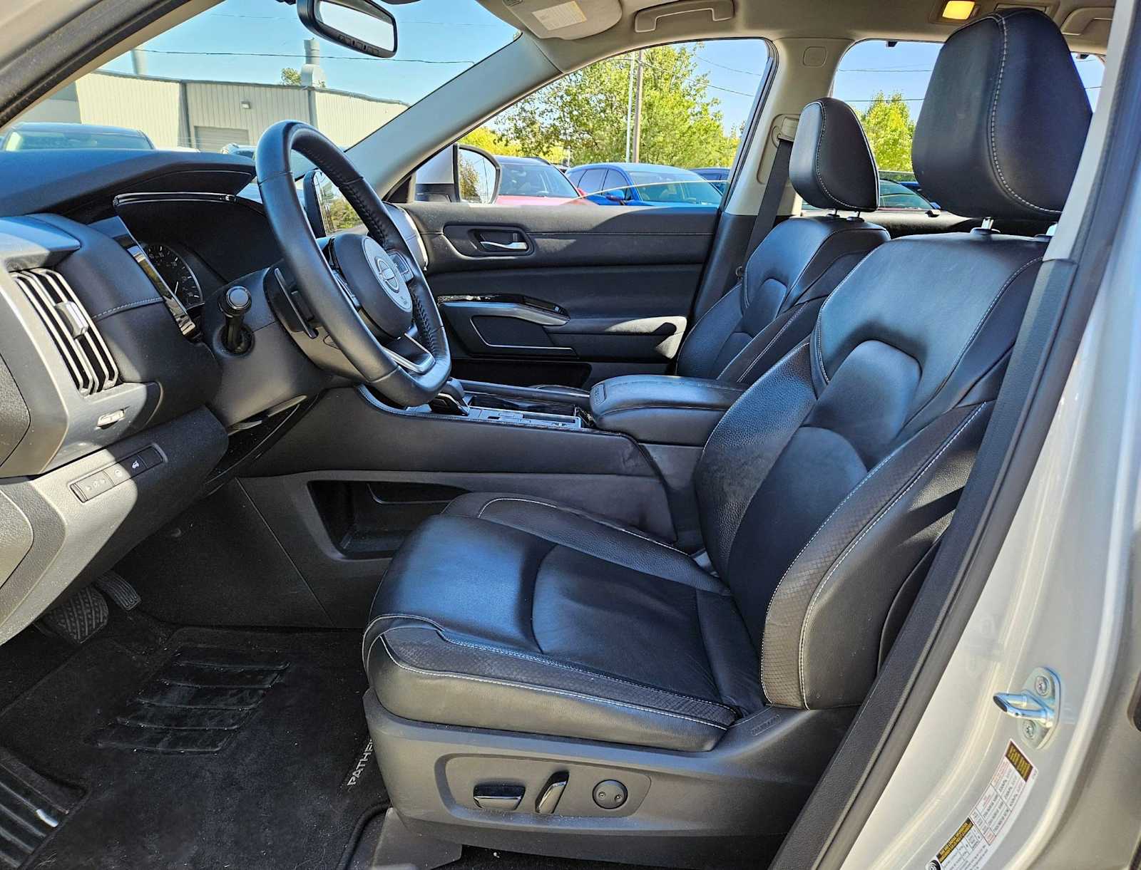 Thumbnail: 2022 Nissan Pathfinder - 13