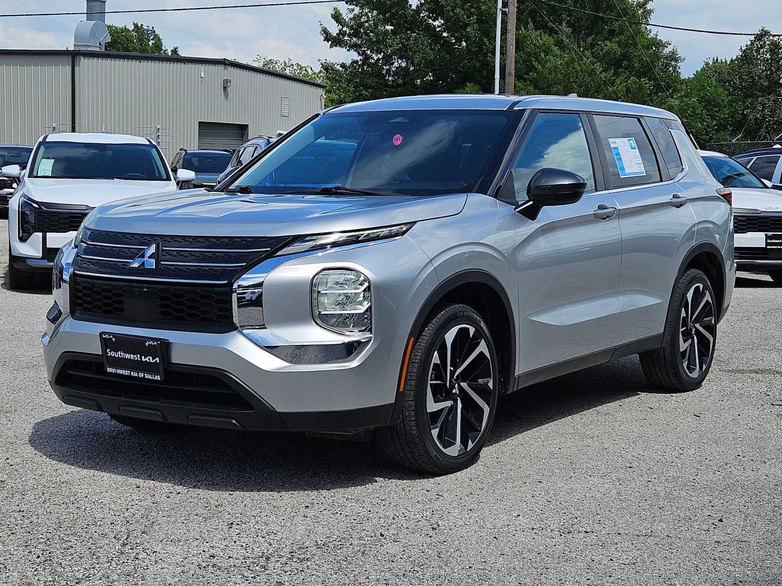 Thumbnail: 2022 Mitsubishi Outlander - 10