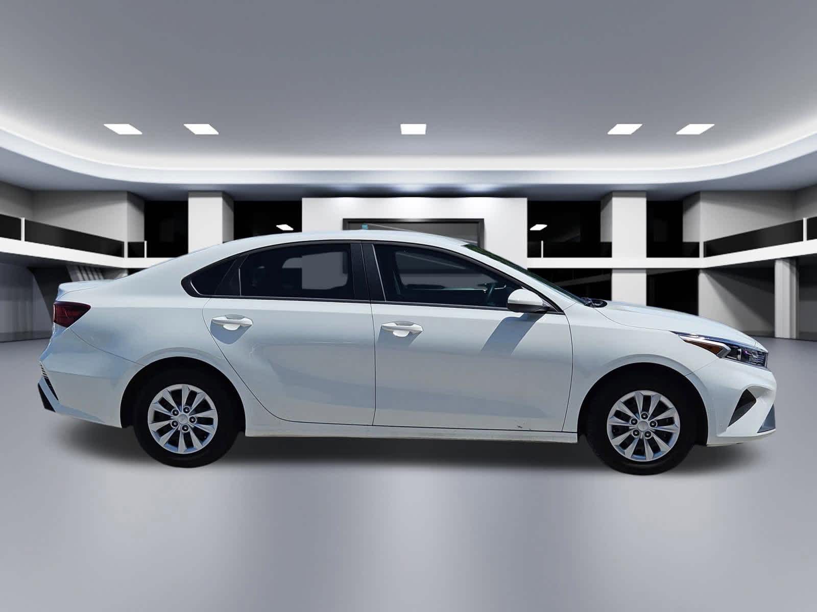 Thumbnail: 2024 Kia Forte - 7