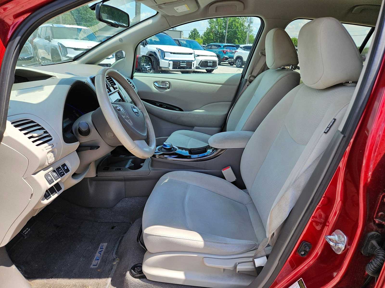 Thumbnail: 2015 Nissan Leaf - 14