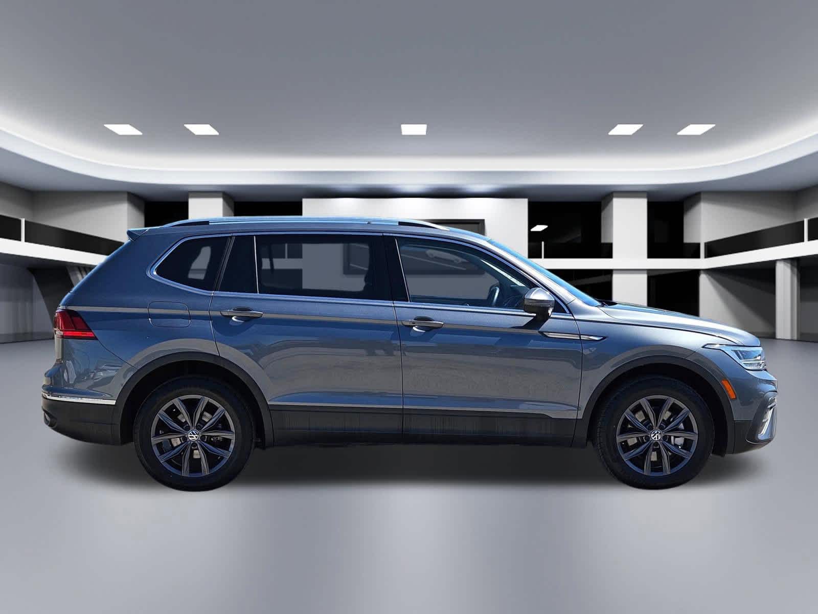 Thumbnail: 2022 Volkswagen Tiguan - 7