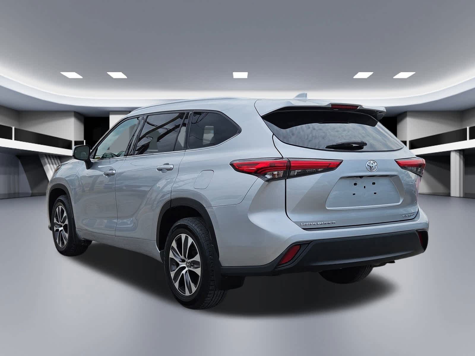 Thumbnail: 2021 Toyota Highlander - 4