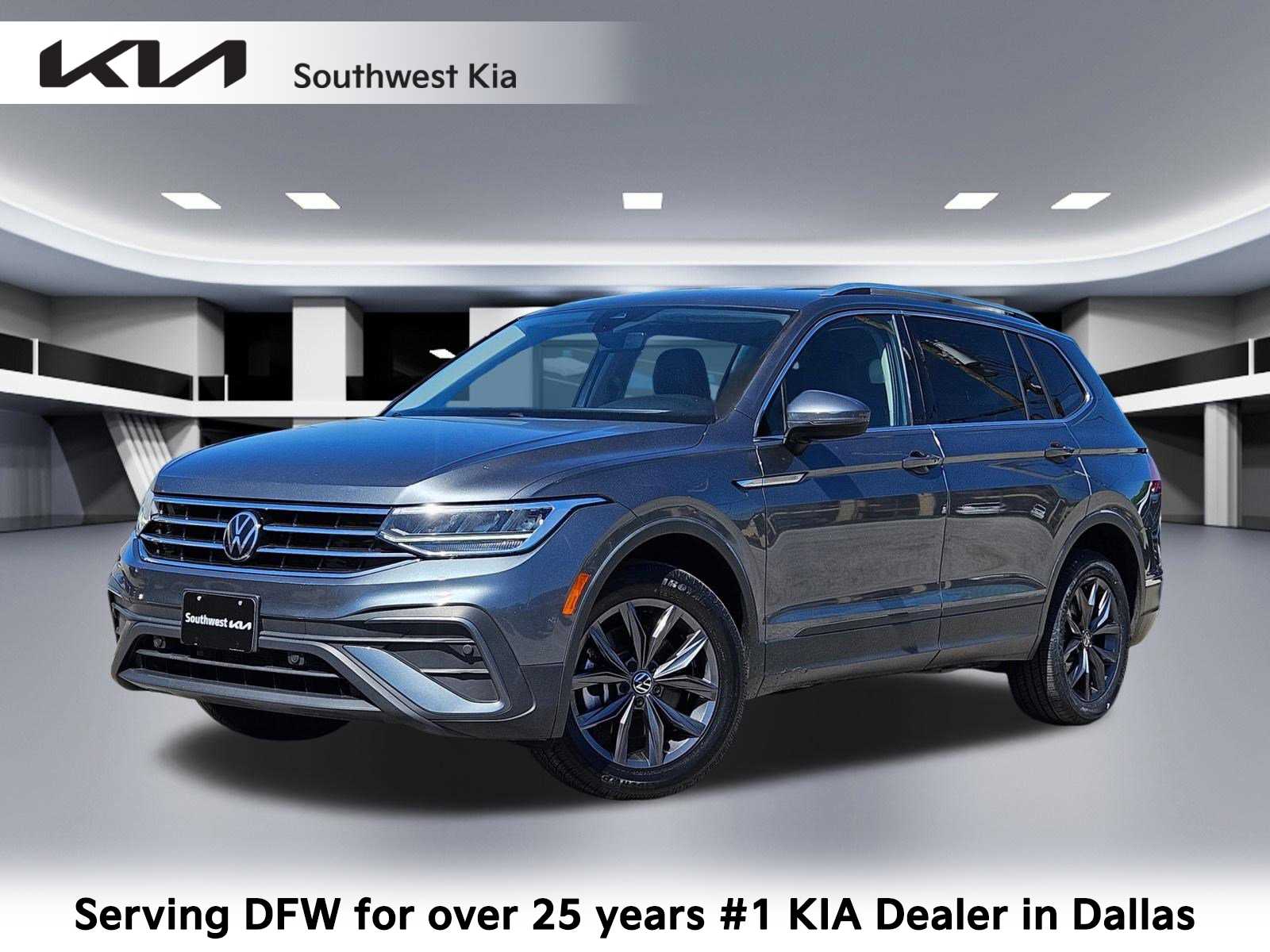 Thumbnail: 2022 Volkswagen Tiguan - 1
