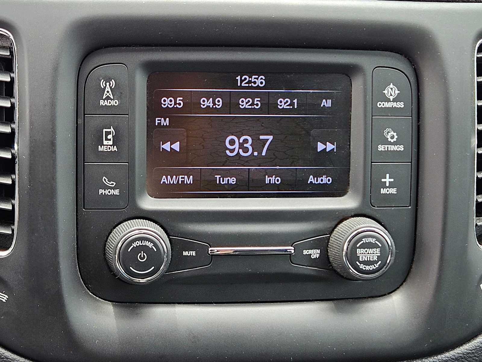 2018 Jeep Compass Latitude 18