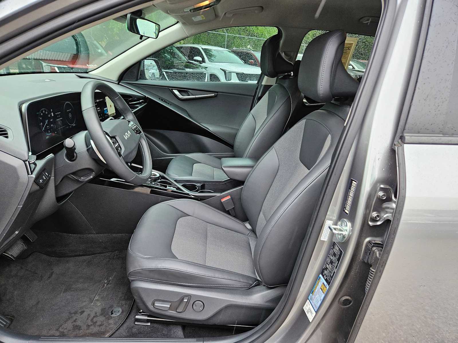 Thumbnail: 2023 Kia Niro - 15