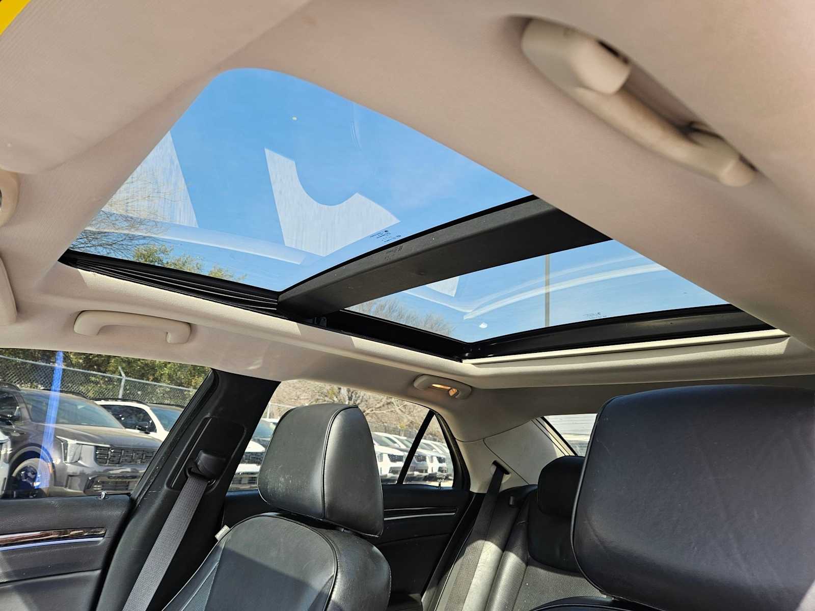 Thumbnail: 2016 Chrysler 300 - 16