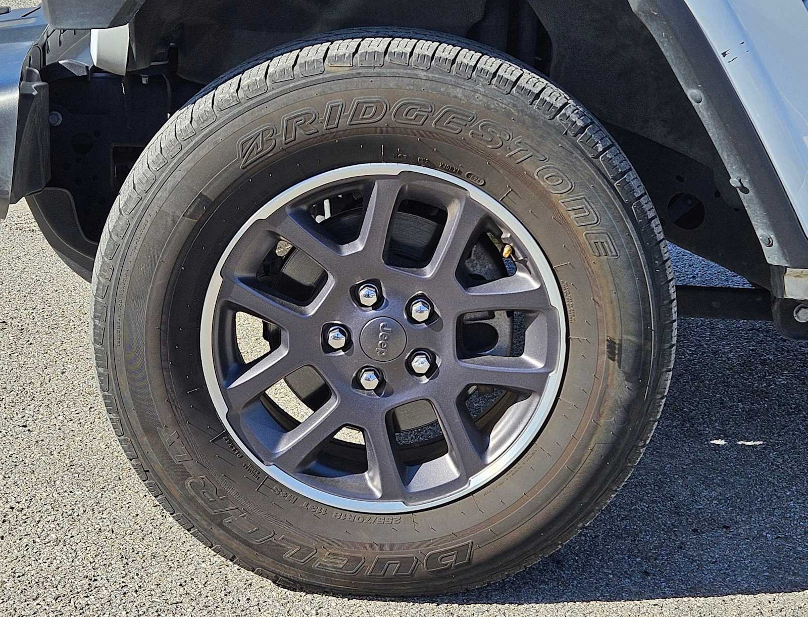 Thumbnail: 2023 Jeep Gladiator - 13