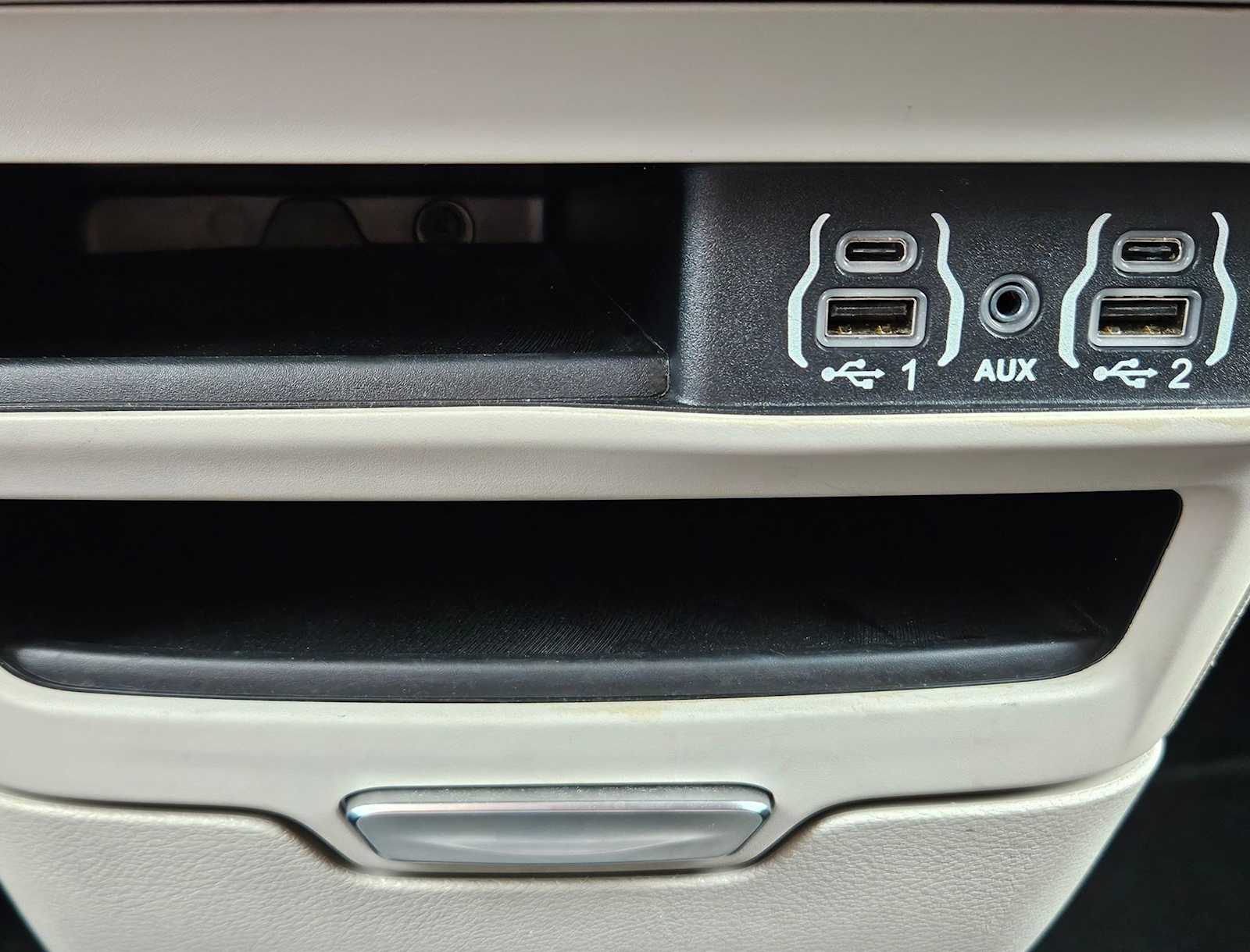 Thumbnail: 2023 Chrysler Voyager - 18