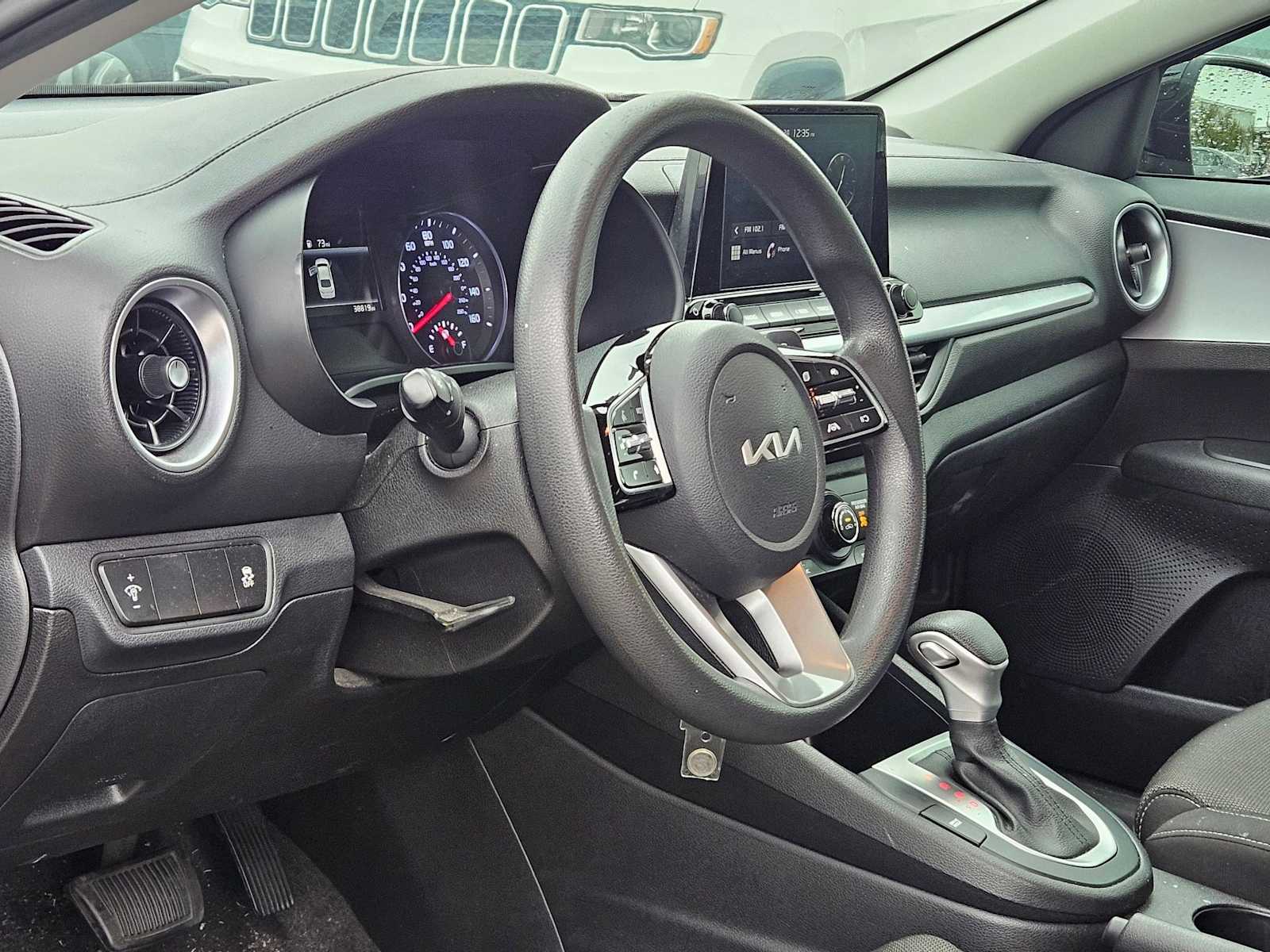 2023 Kia Forte LX photo 2