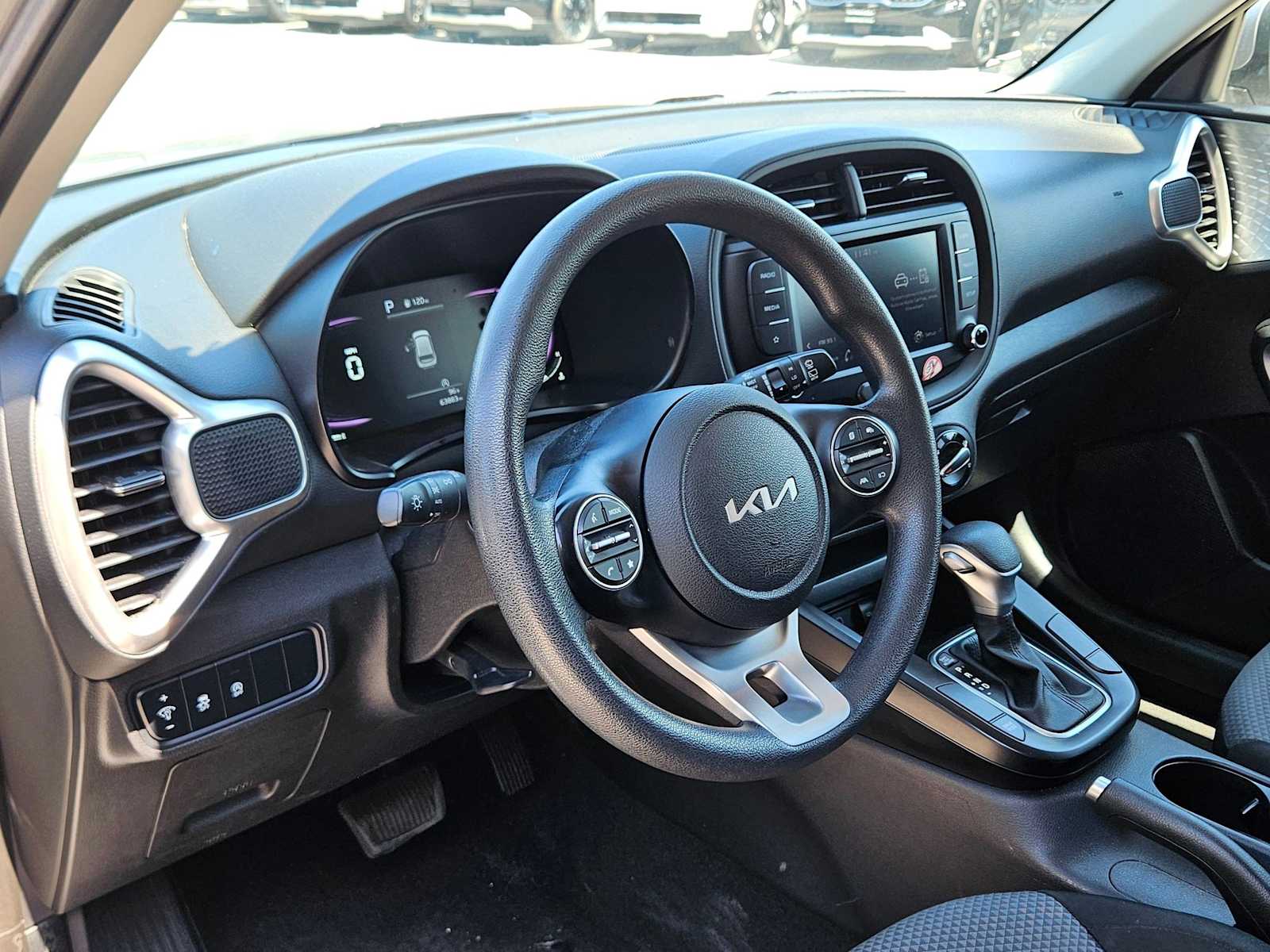 2023 Kia Soul LX photo 2