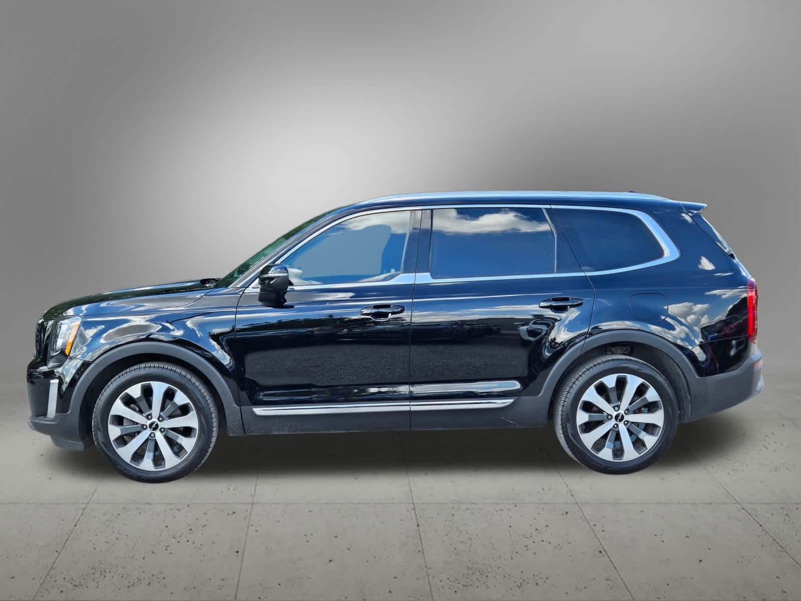 2022 Kia Telluride EX photo 3