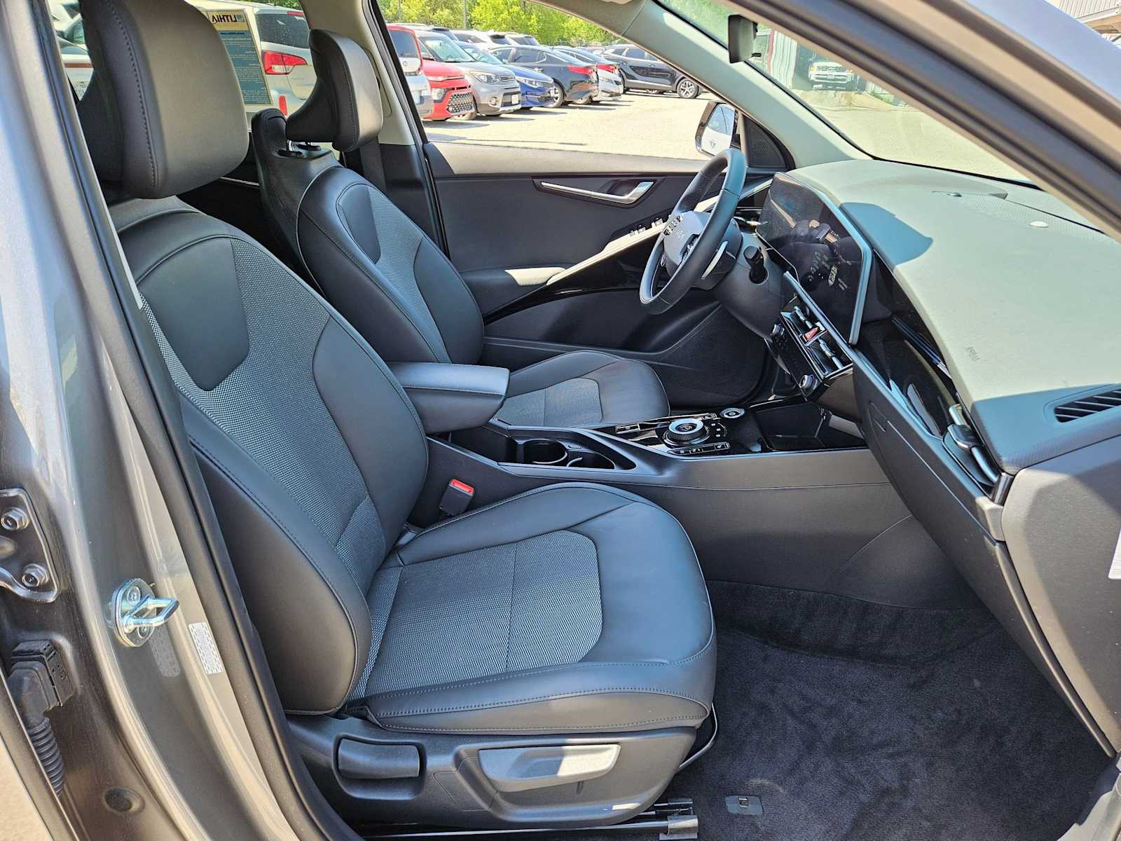 Thumbnail: 2023 Kia Niro - 19