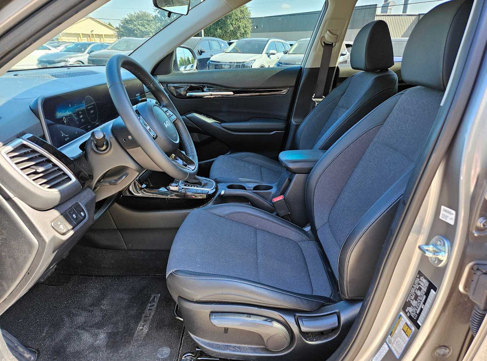 Thumbnail: 2024 Kia Seltos - 18