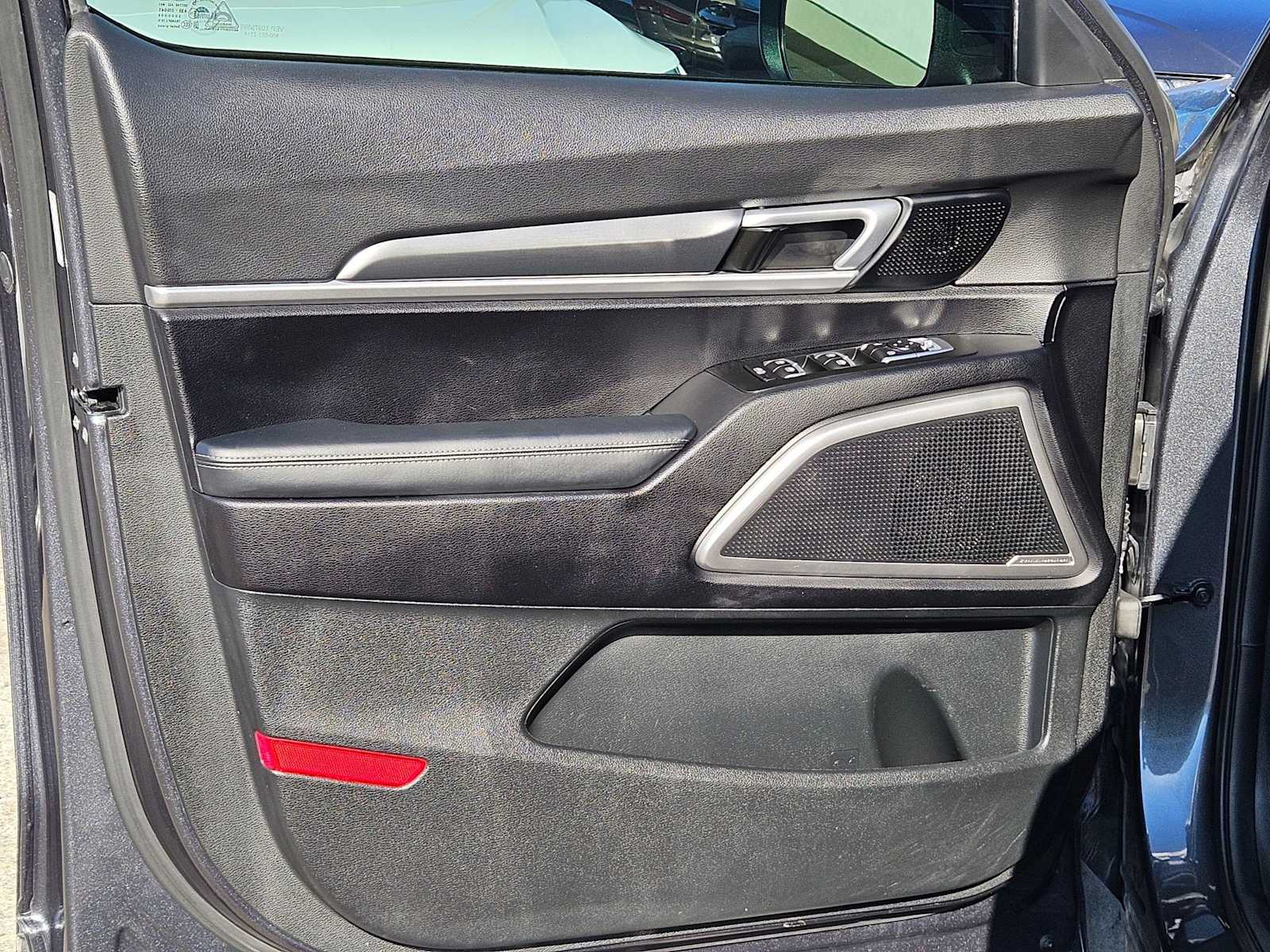 Thumbnail: 2021 Kia Telluride - 16