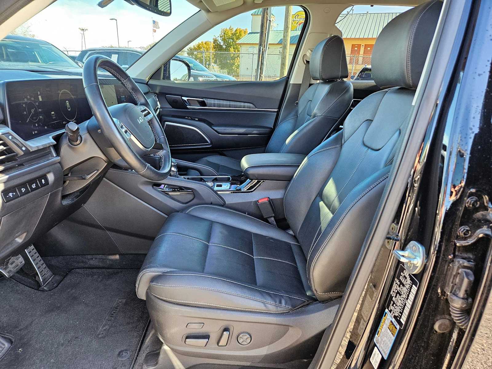 Thumbnail: 2023 Kia Telluride - 16