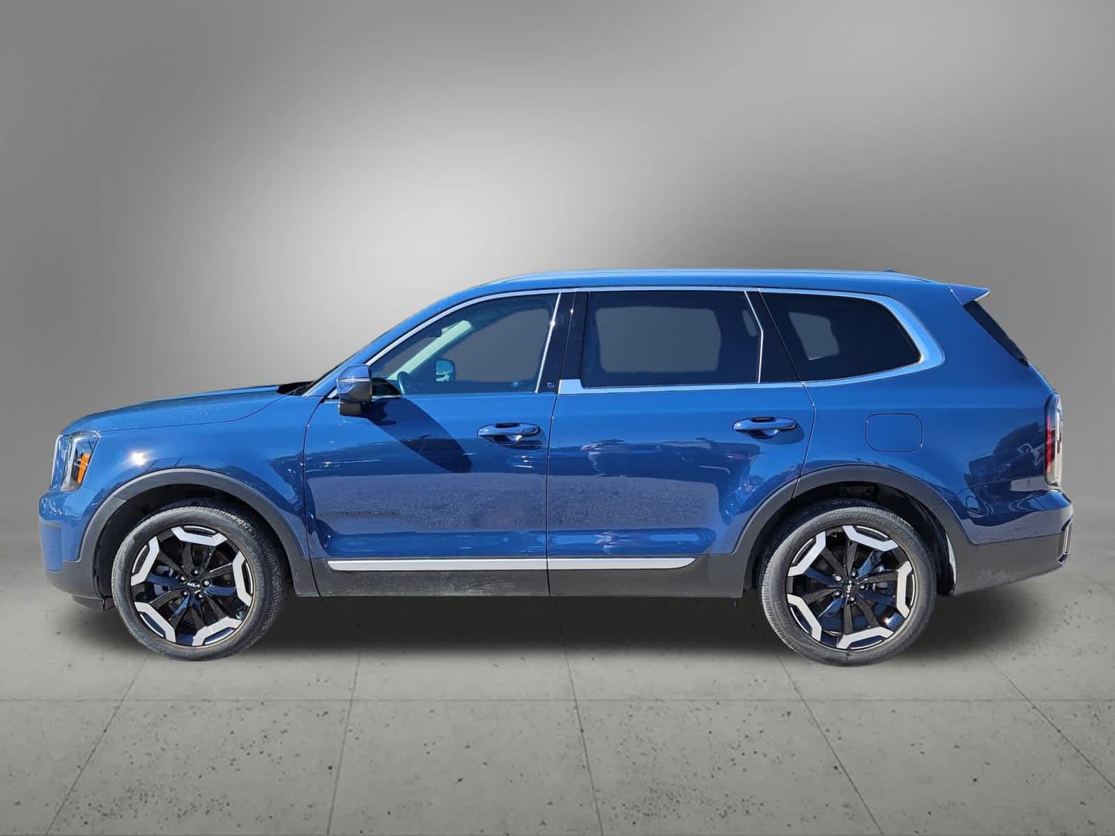 2024 Kia Telluride EX photo 3