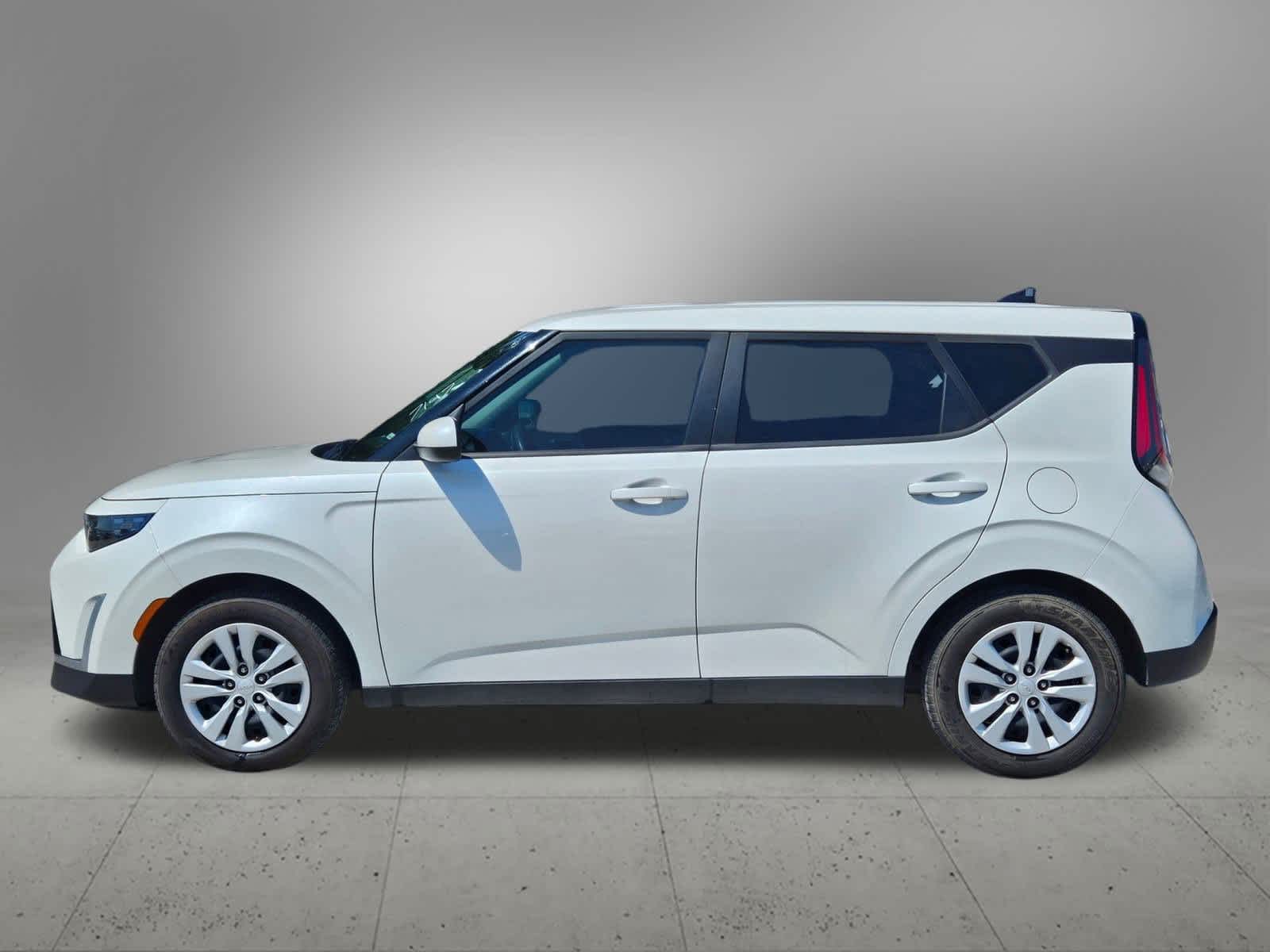 2023 Kia Soul LX photo 2