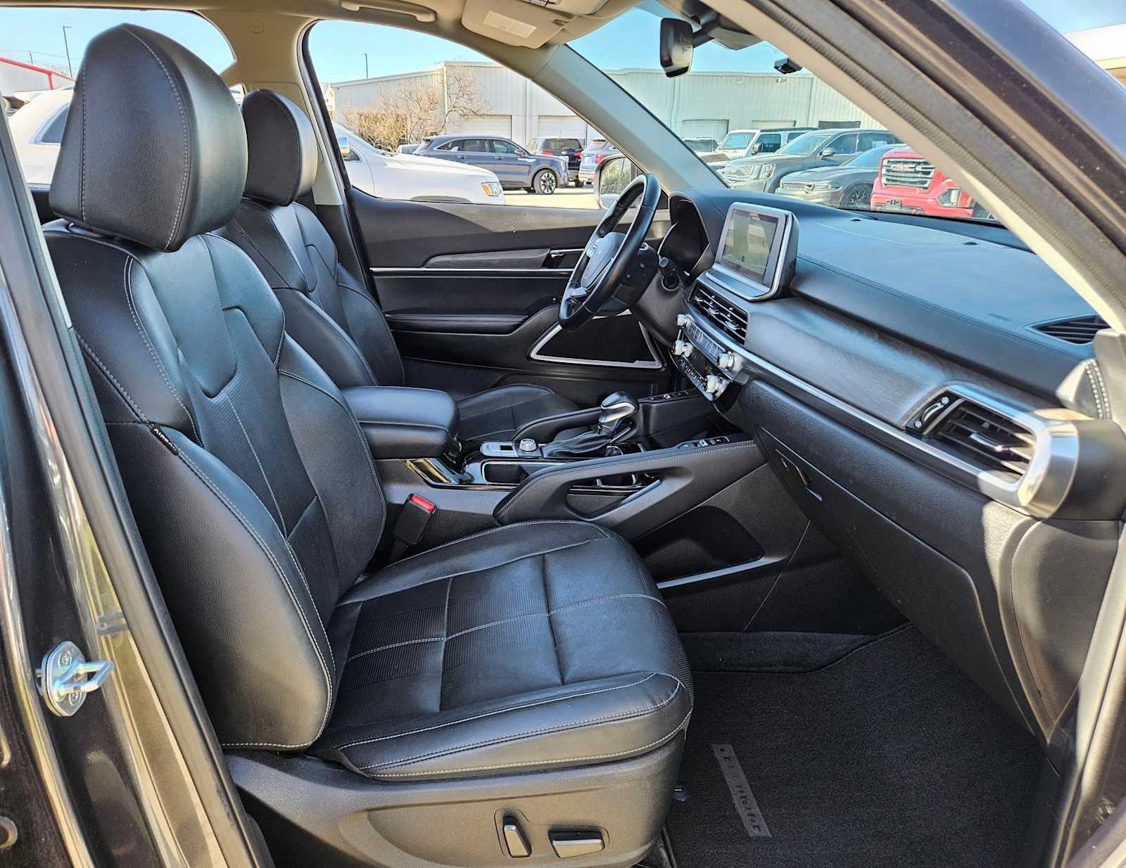 Thumbnail: 2022 Kia Telluride - 22