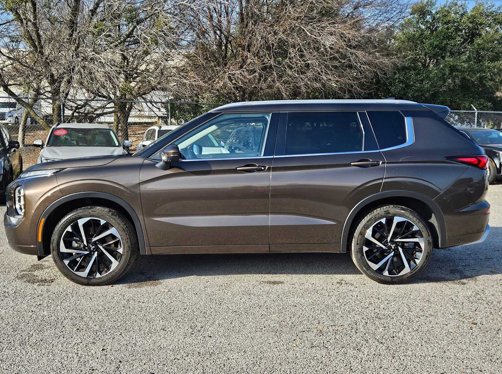 Thumbnail: 2022 Mitsubishi Outlander - 3