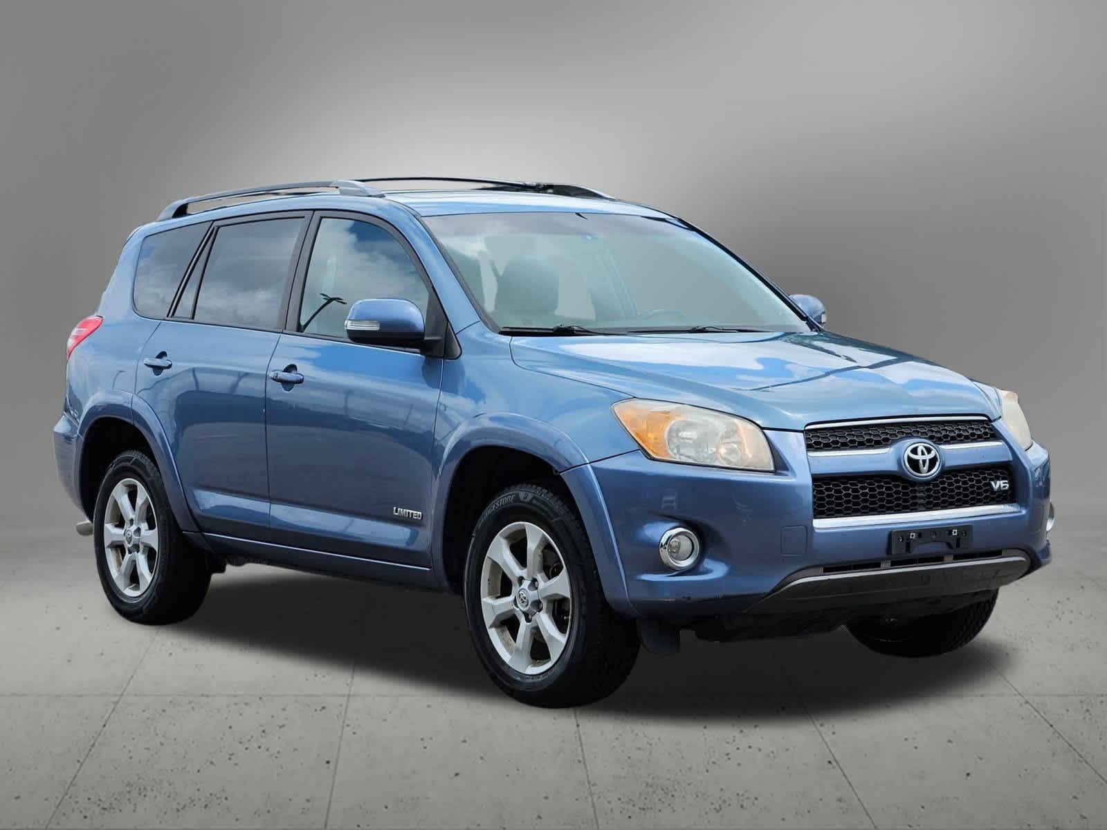 Thumbnail: 2011 Toyota RAV4 - 8