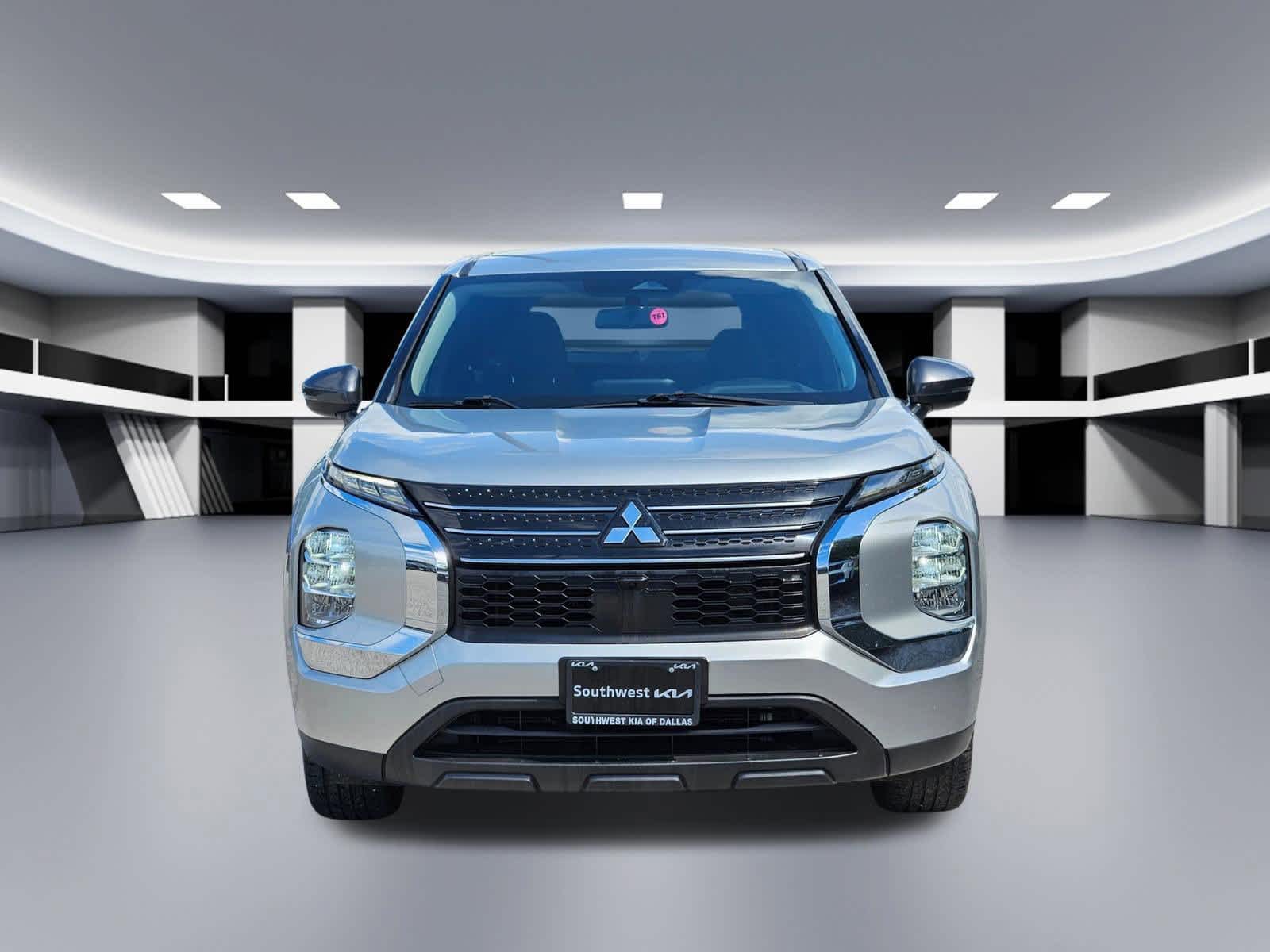 Thumbnail: 2022 Mitsubishi Outlander - 9