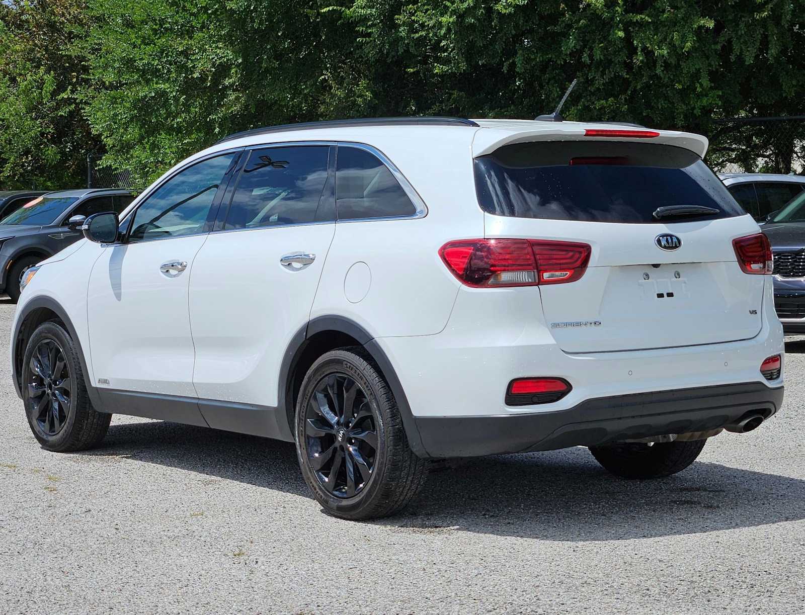 Thumbnail: 2020 Kia Sorento - 3