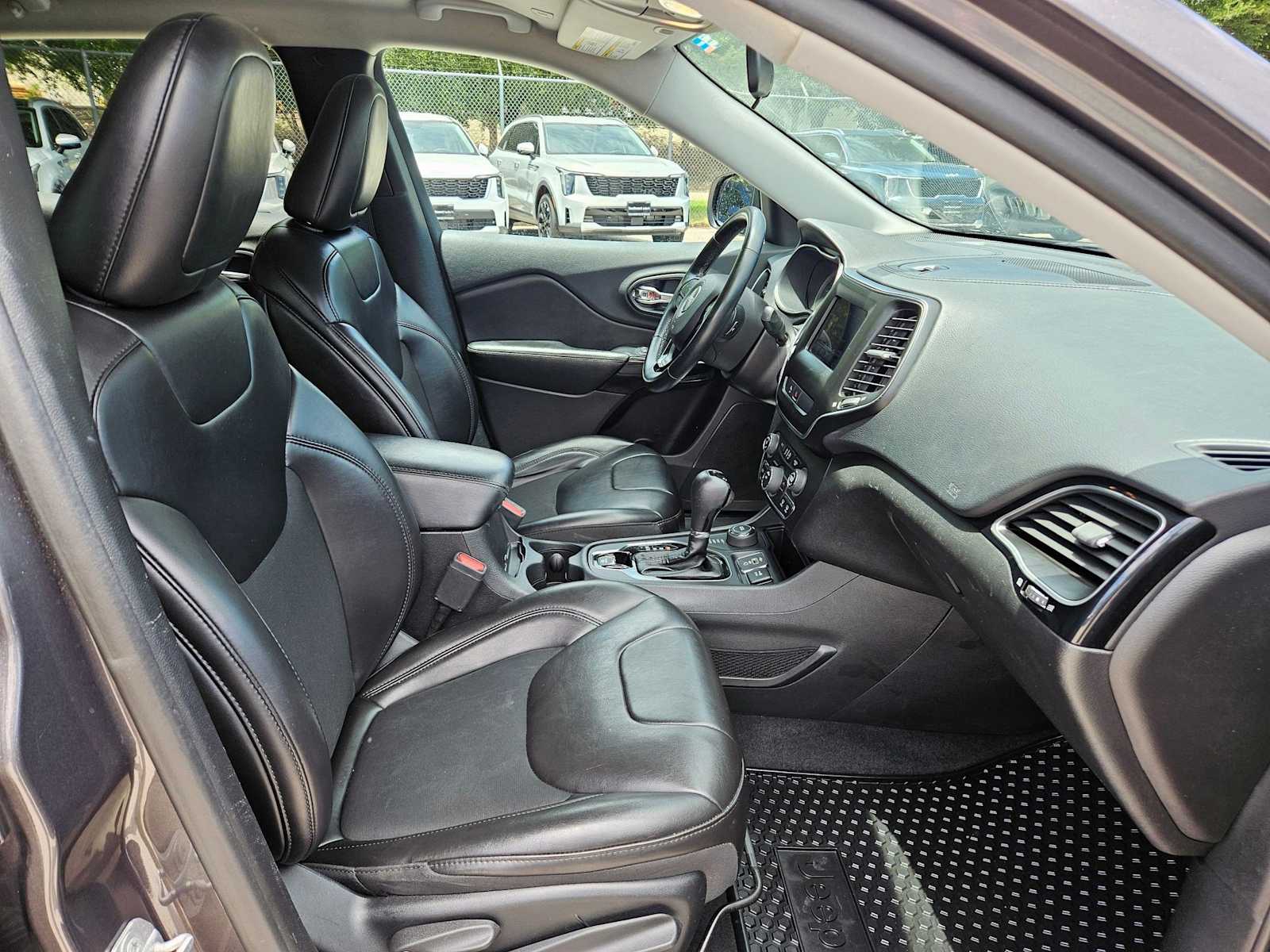 Thumbnail: 2019 Jeep Cherokee - 19