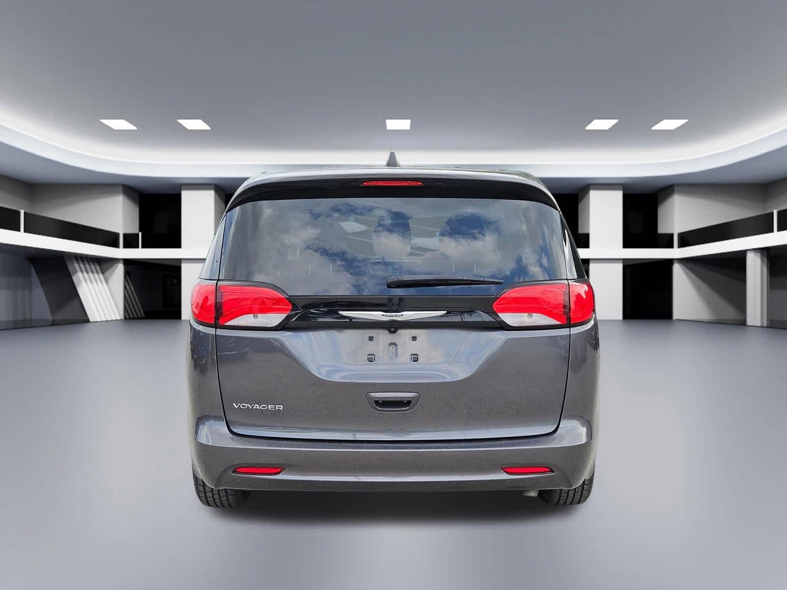 Thumbnail: 2023 Chrysler Voyager - 5