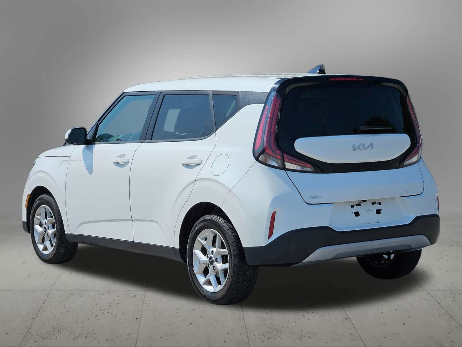 2023 Kia Soul LX photo 3