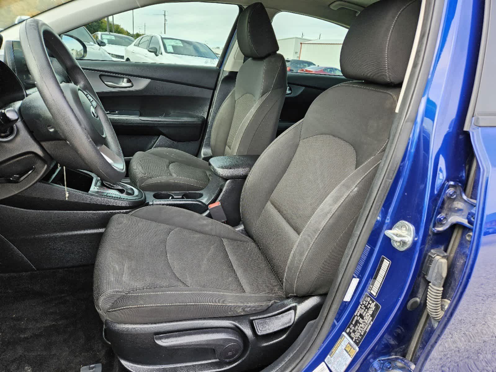 Thumbnail: 2020 Kia Forte - 17