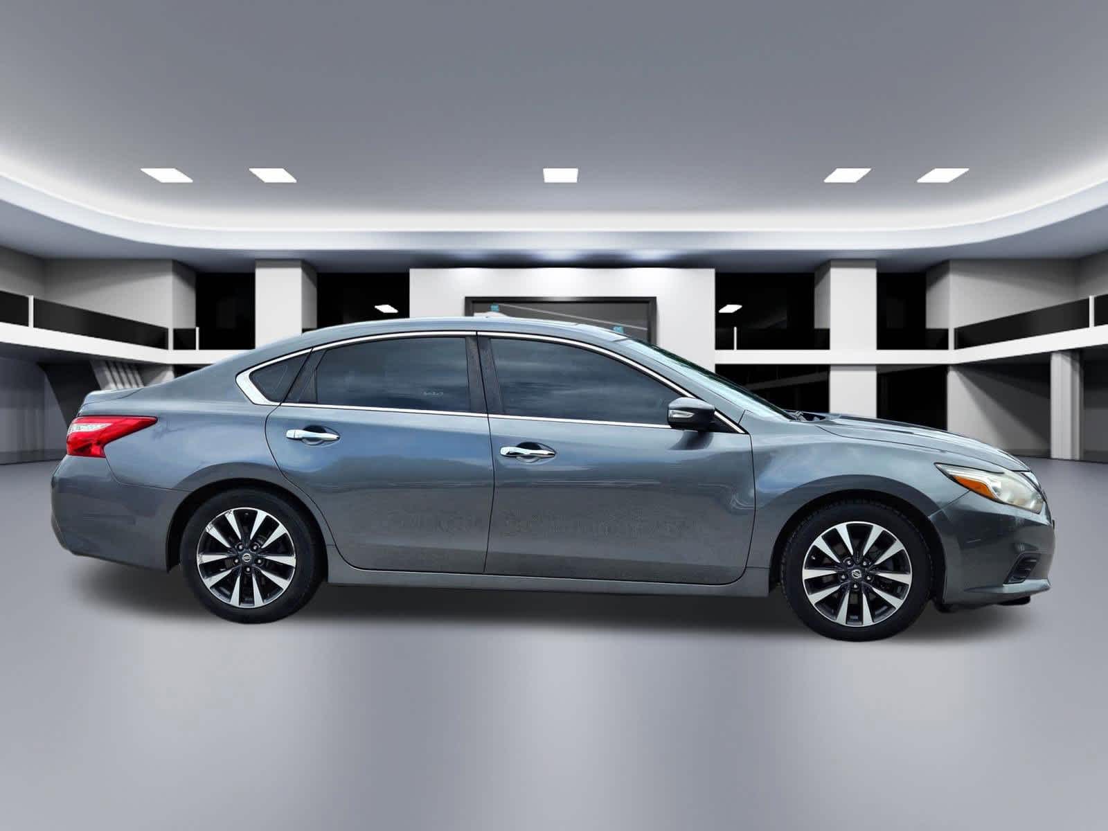 Thumbnail: 2017 Nissan Altima - 6