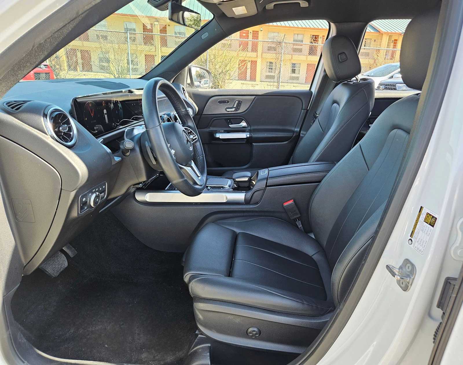 Thumbnail: 2023 Mercedes-Benz GLB - 16