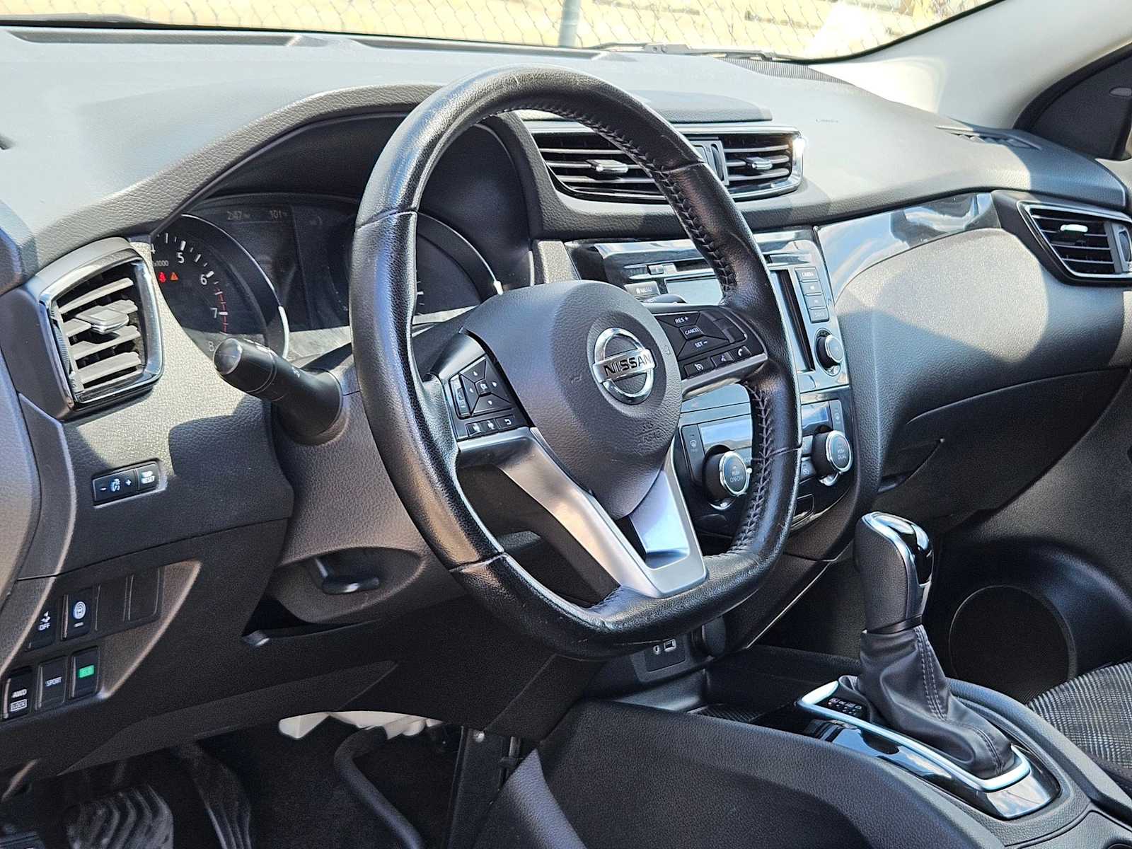 Thumbnail: 2020 Nissan Rogue Sport - 2