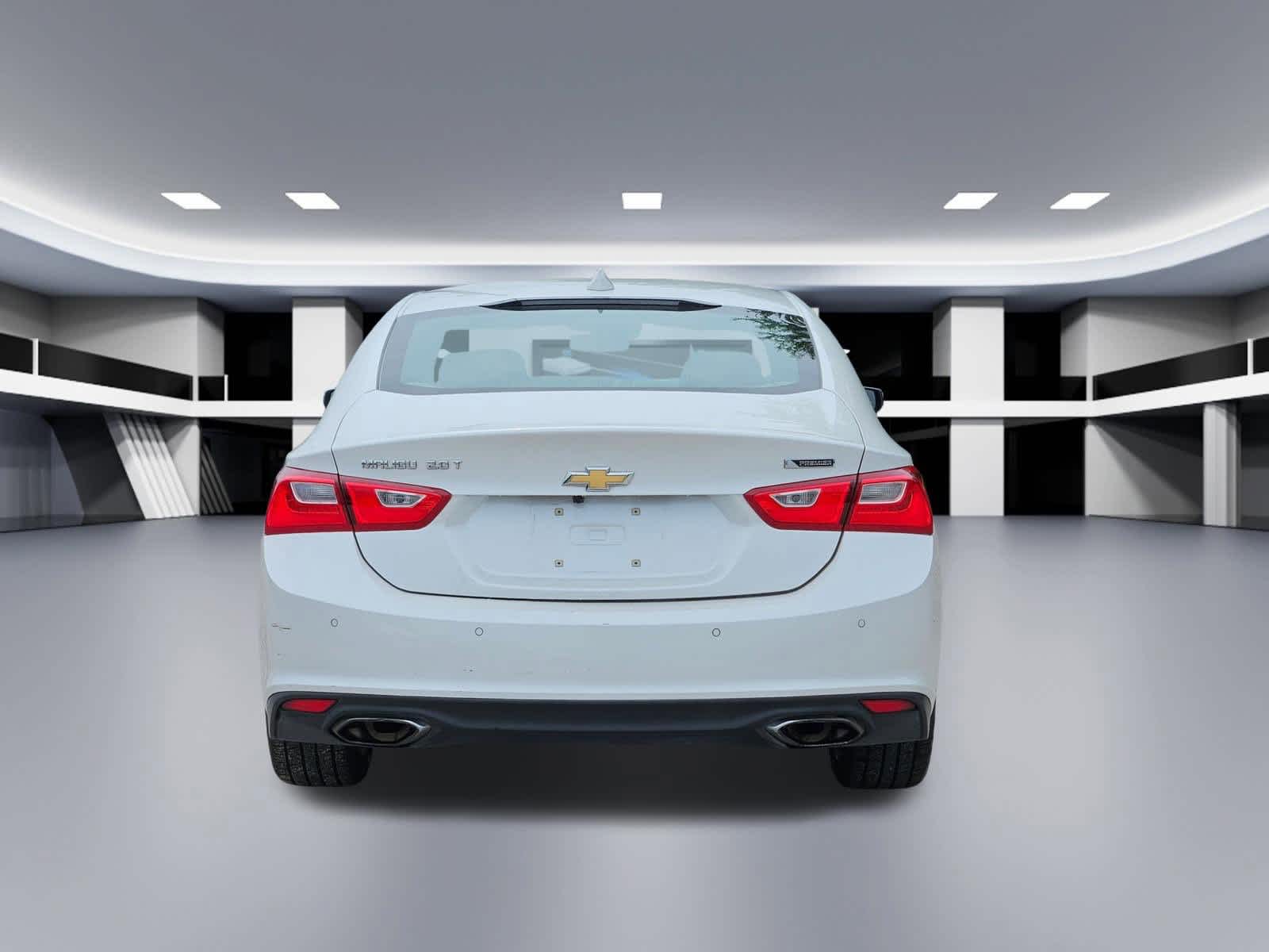 Thumbnail: 2018 Chevrolet Malibu - 4